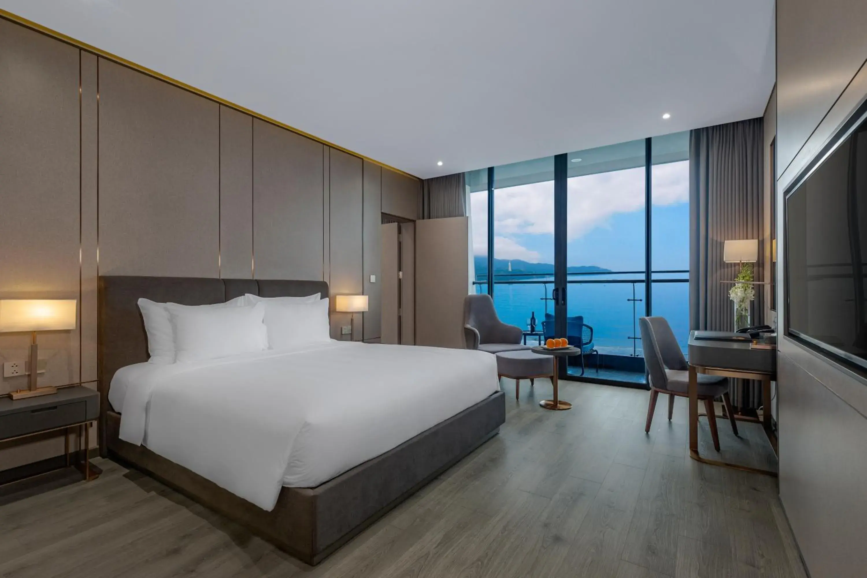 Two-Bedroom Apartment with Balcony in Le Sands Oceanfront Danang Hotel Two-Bedroom Apartment with Balcony in Le Sands Oceanfront Danang Hotel