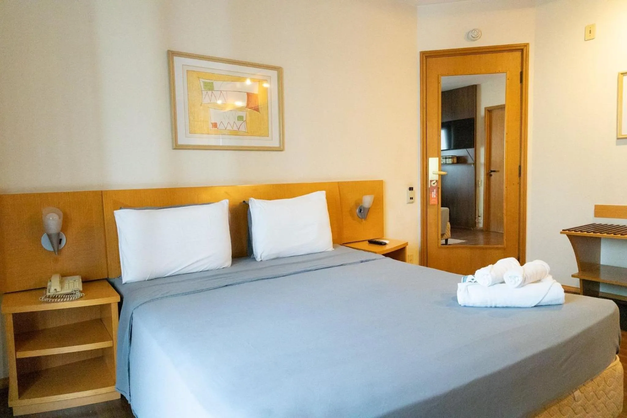 Bed in Elegant Flat Jardins - Garagem, Ar Cod,