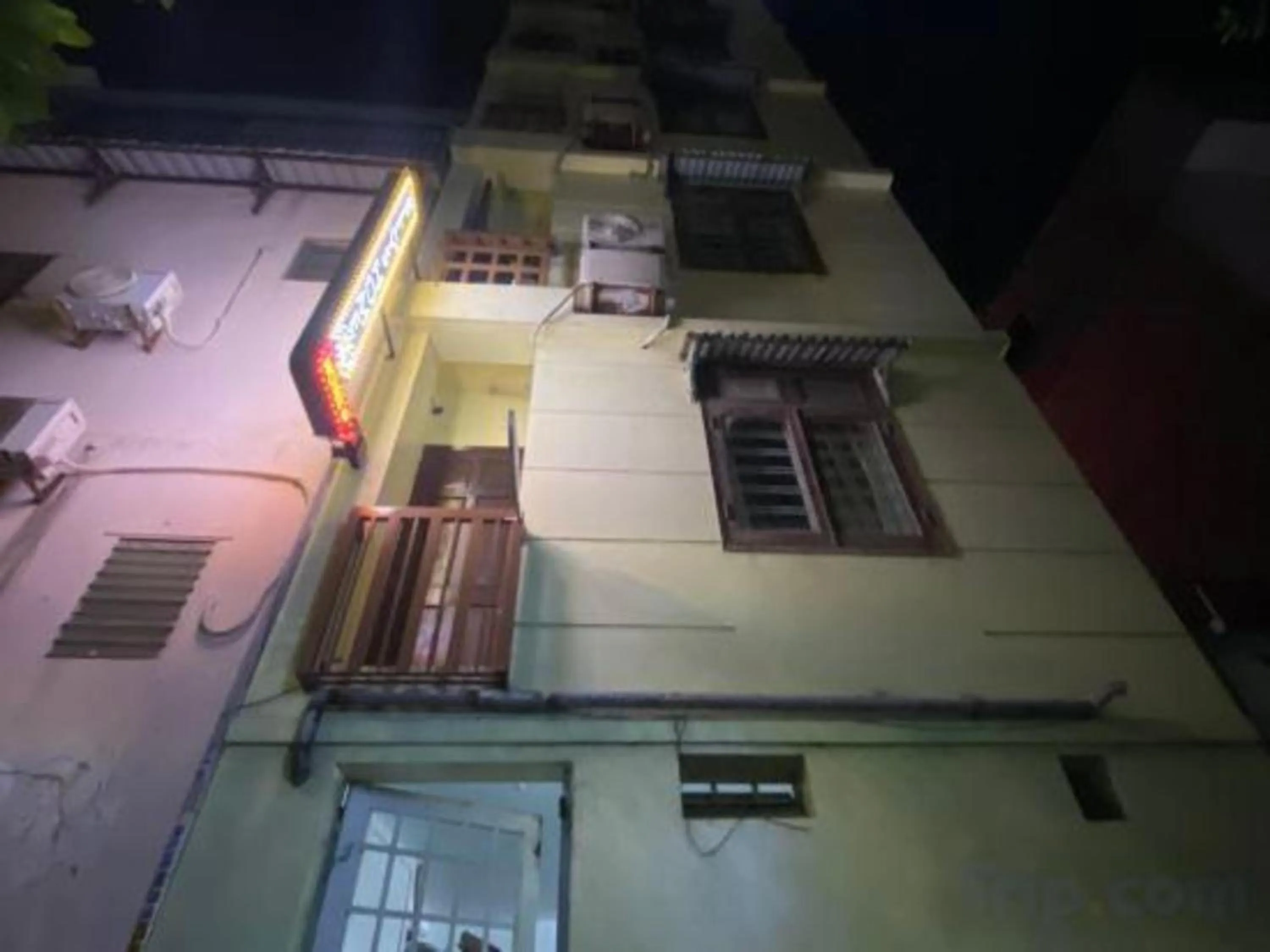 Property building in OYO 1168 Elly's Home 2