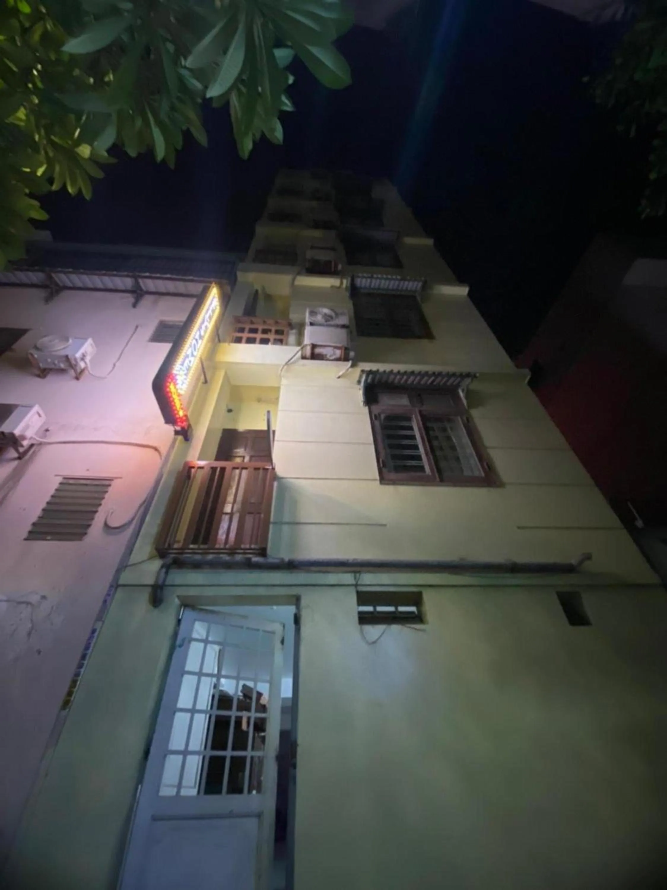 Neighbourhood in OYO 1168 Elly's Home 2