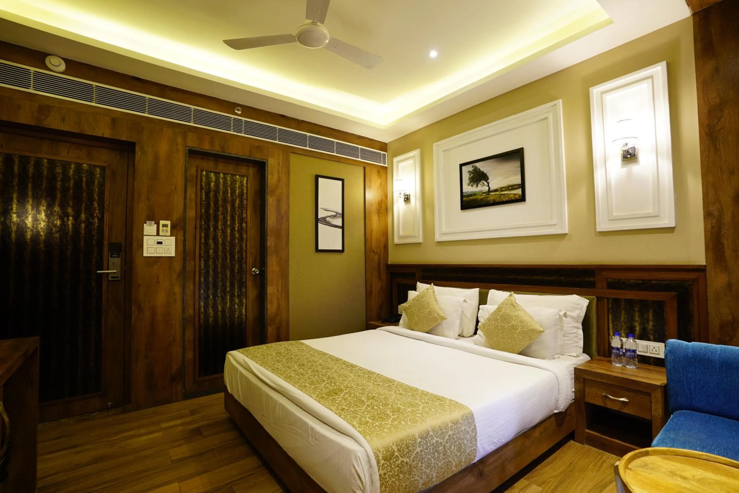 Bed in Mantra a Boutique Hotel