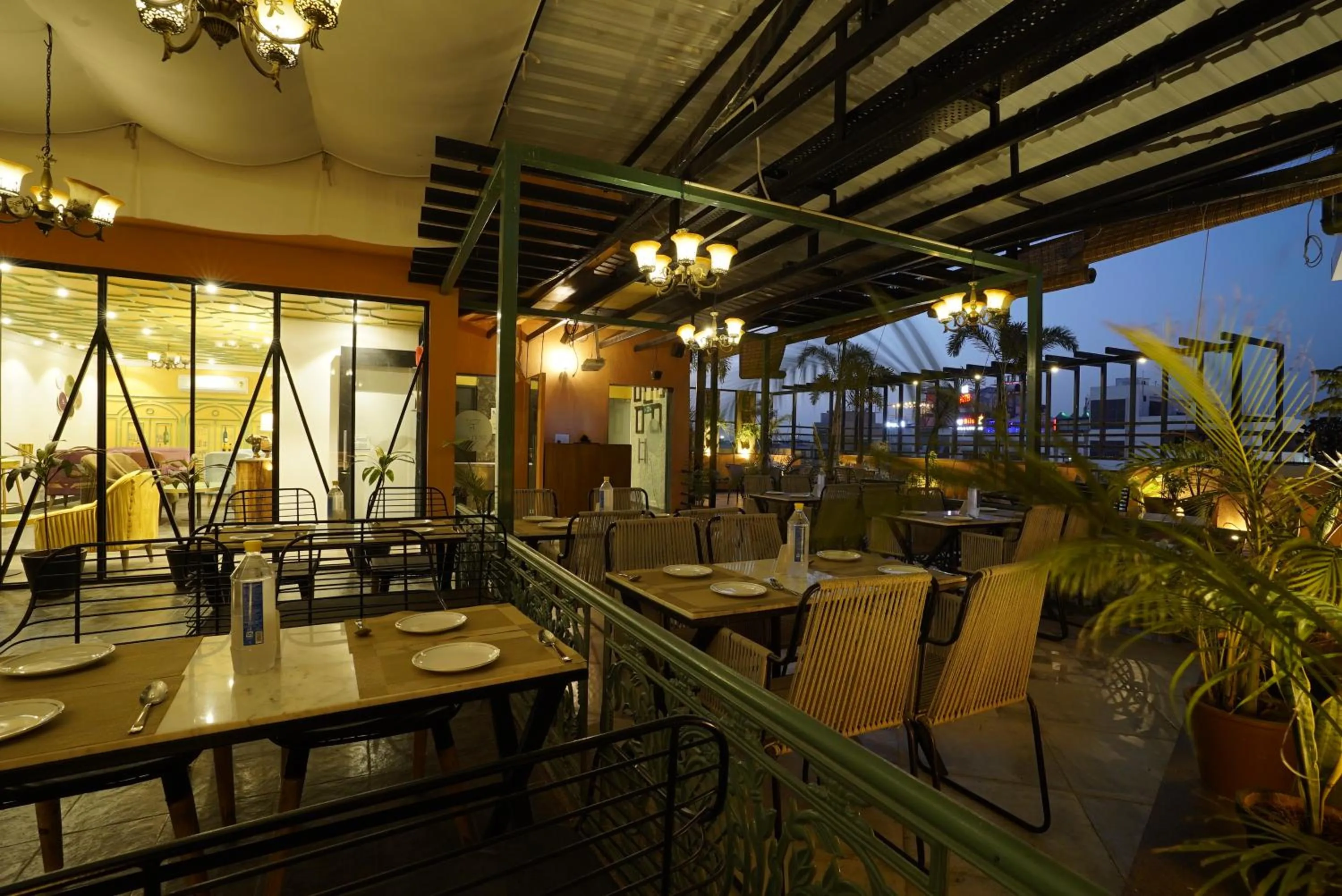 Restaurant/places to eat in Mantra a Boutique Hotel