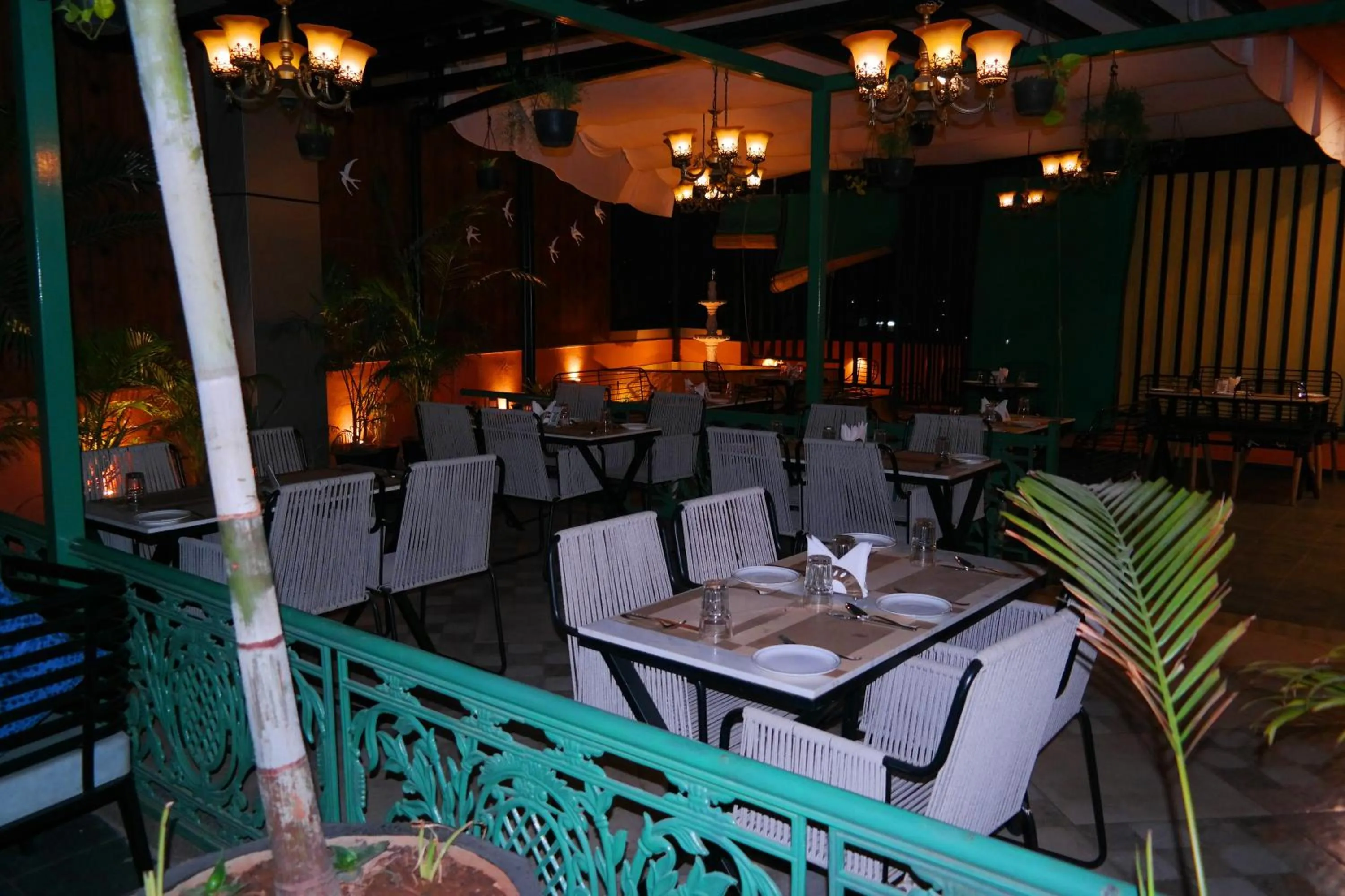 Restaurant/places to eat in Mantra a Boutique Hotel