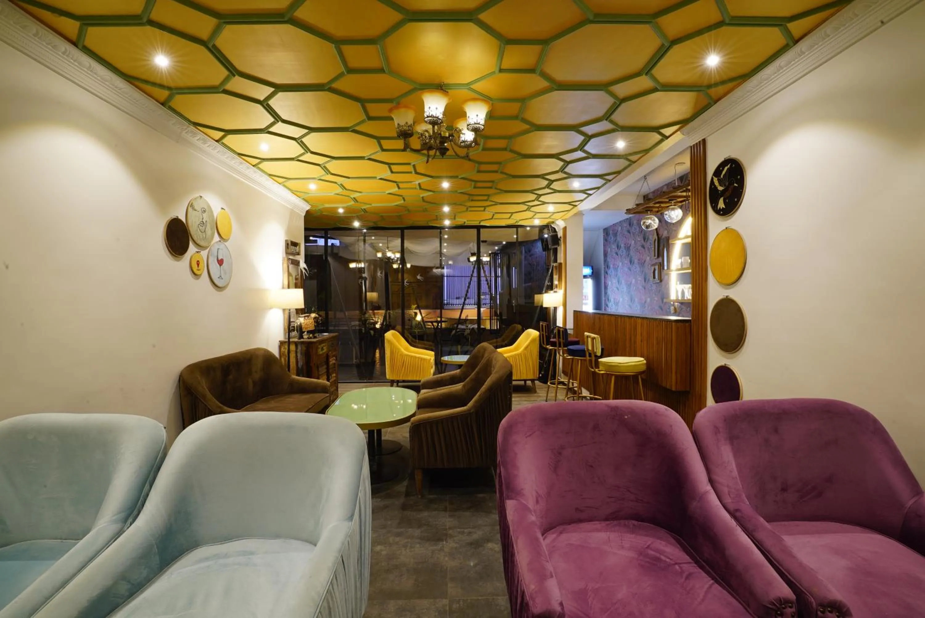 Restaurant/places to eat in Mantra a Boutique Hotel