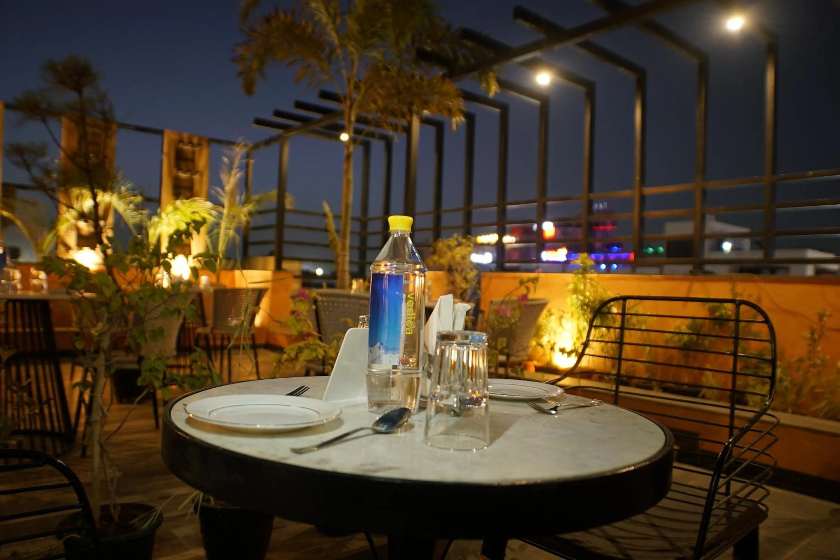 Restaurant/places to eat in Mantra a Boutique Hotel