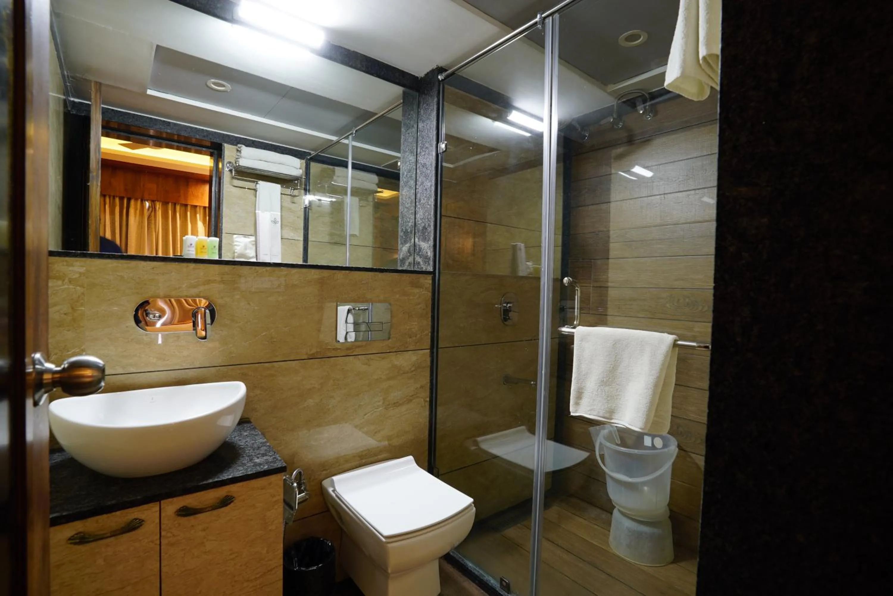 Shower in Mantra a Boutique Hotel