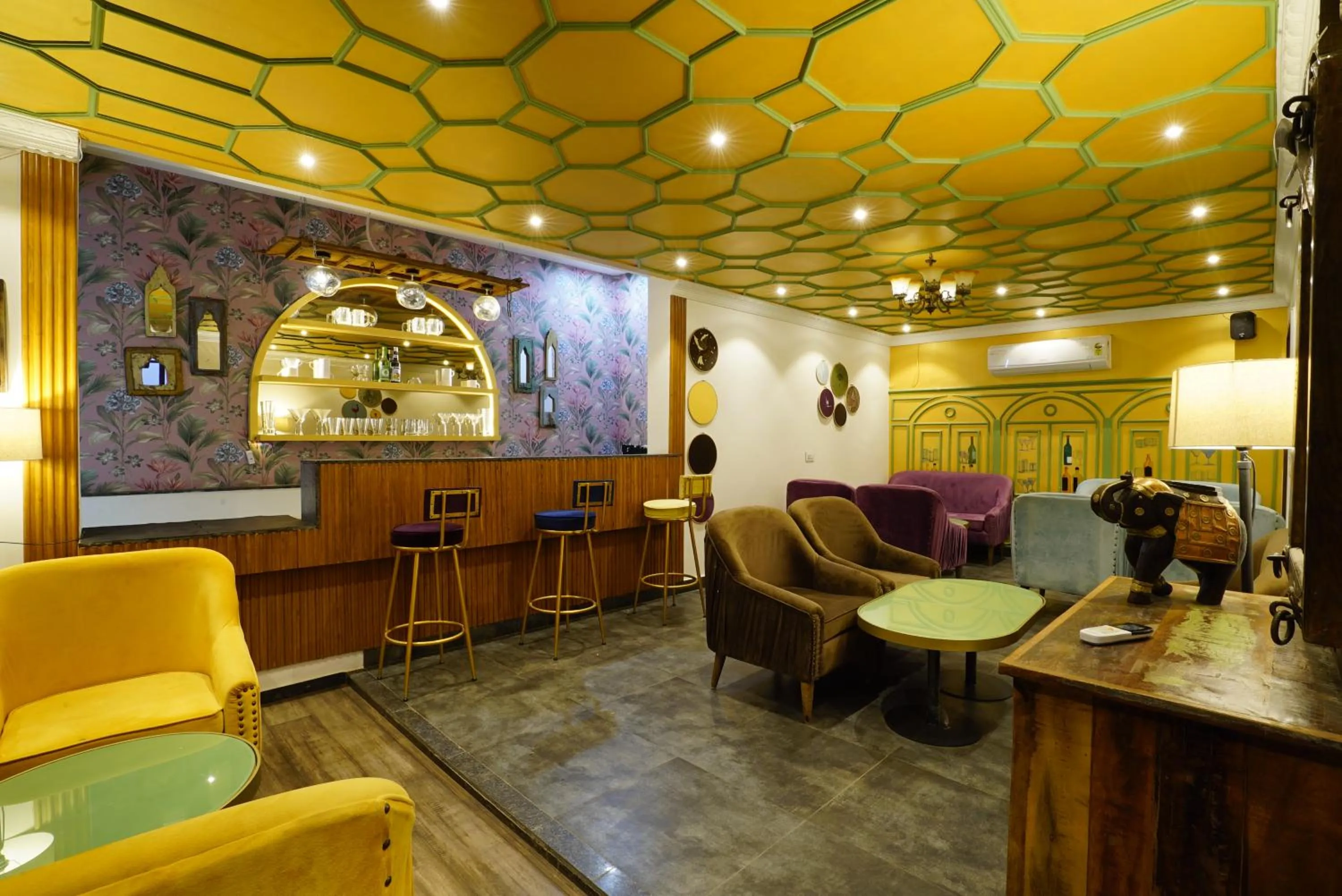 Restaurant/places to eat in Mantra a Boutique Hotel