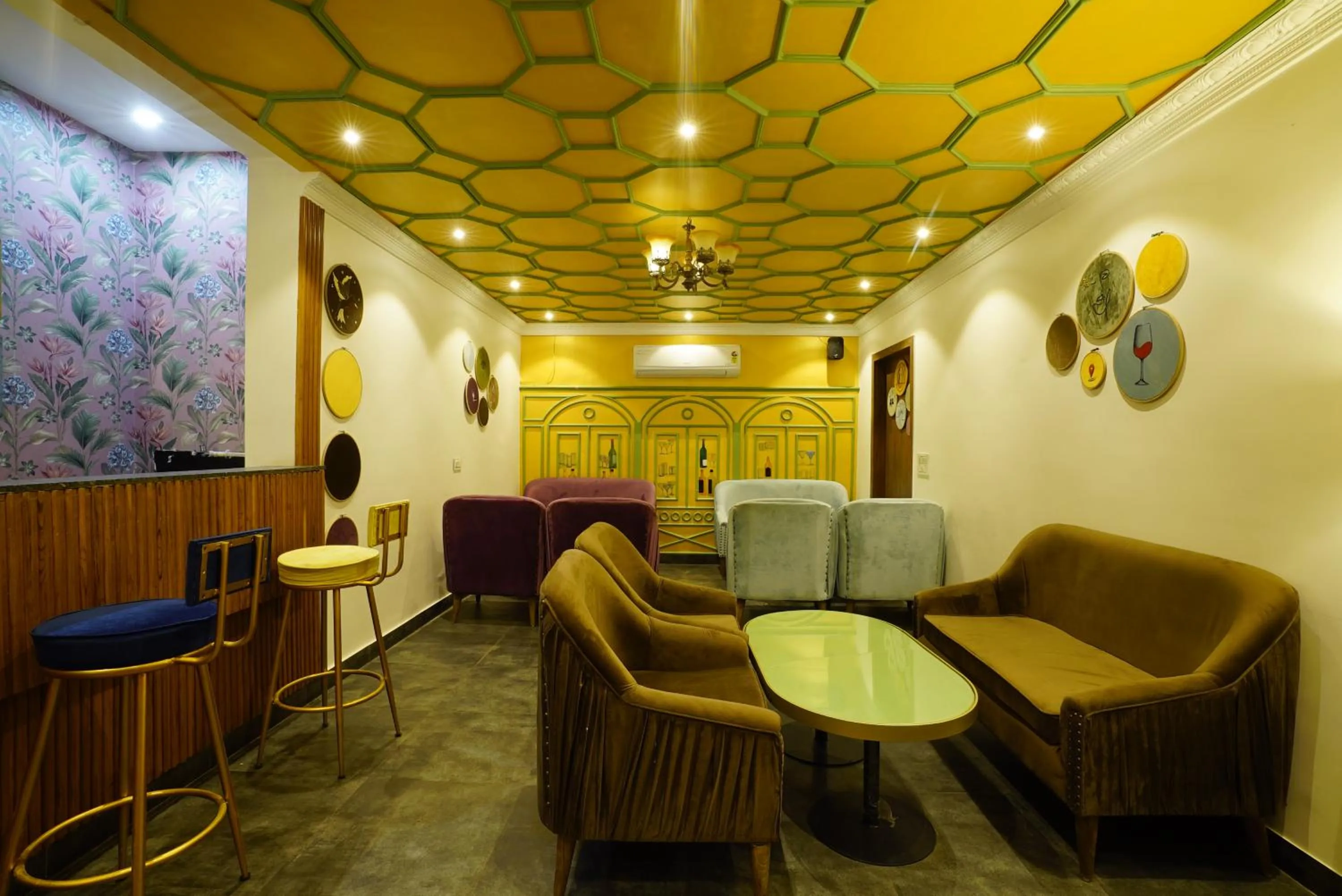 Restaurant/places to eat in Mantra a Boutique Hotel