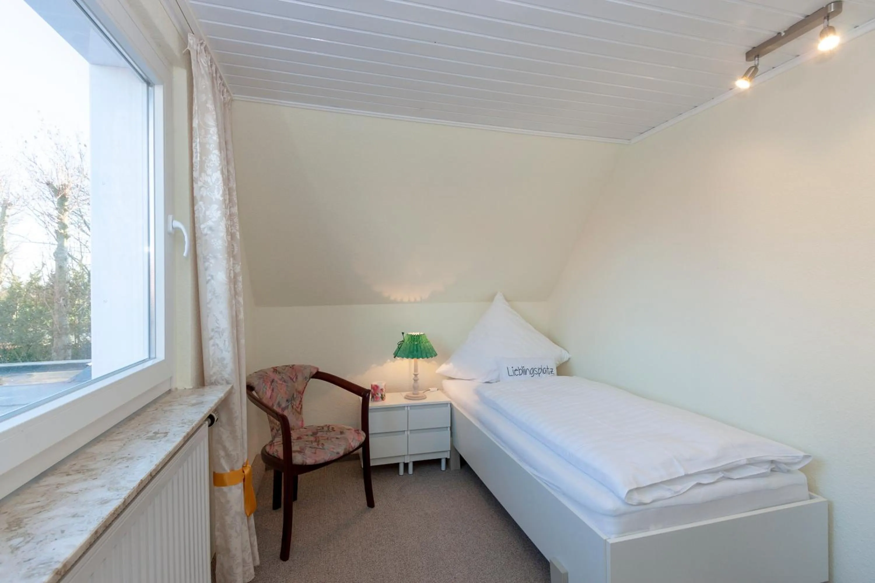 Photo of the whole room, Bed in Hotel garni NordSeerose Greetsiel