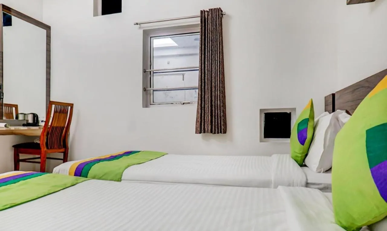 Bed in Hotel Shiva's, Kolhapur