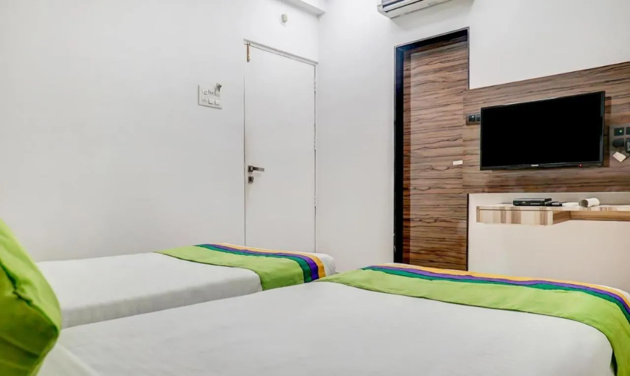 TV and multimedia, Bed in Hotel Shiva's, Kolhapur