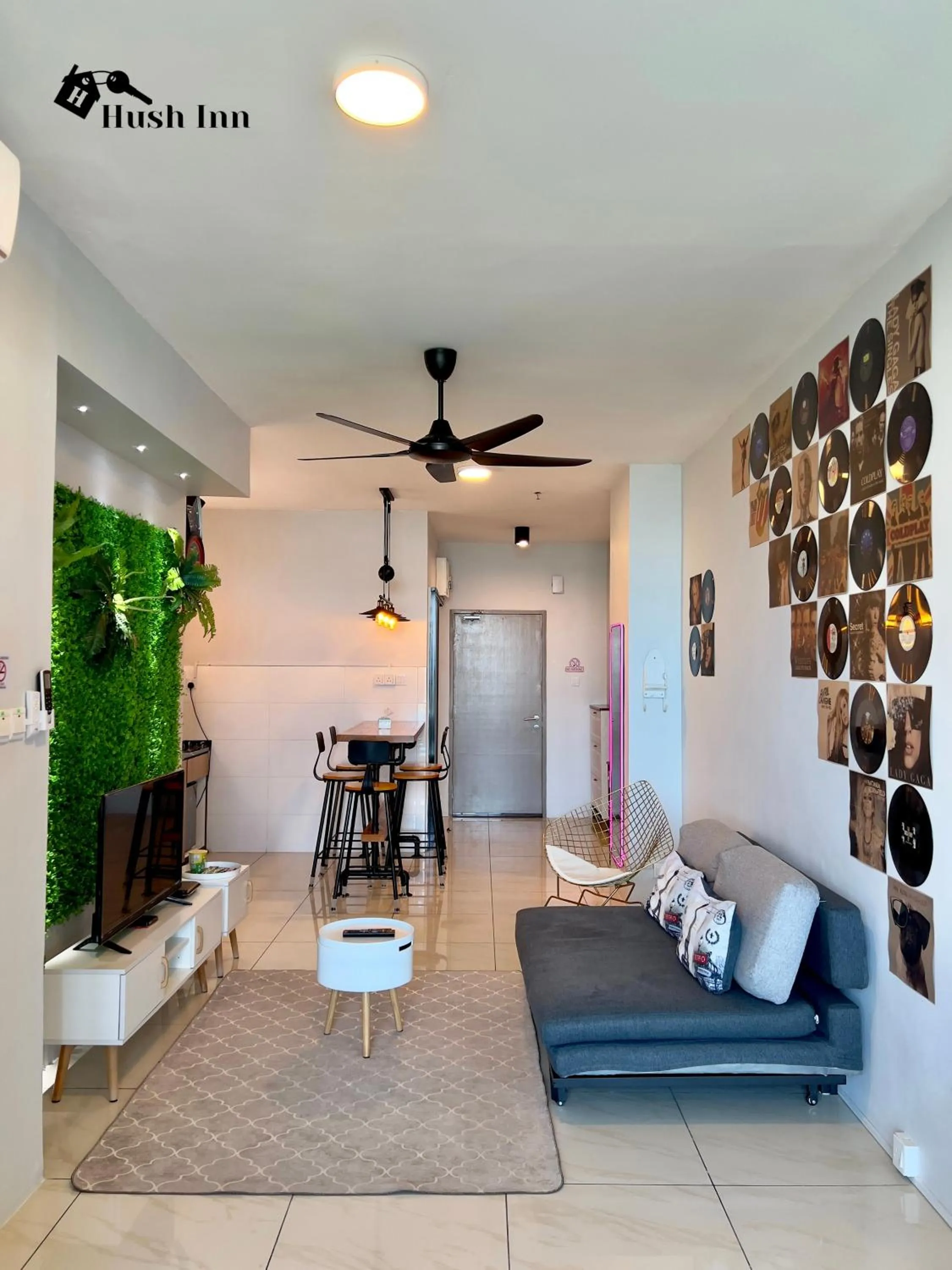 Living room in Hush Inn at ITCC Manhattan Suites