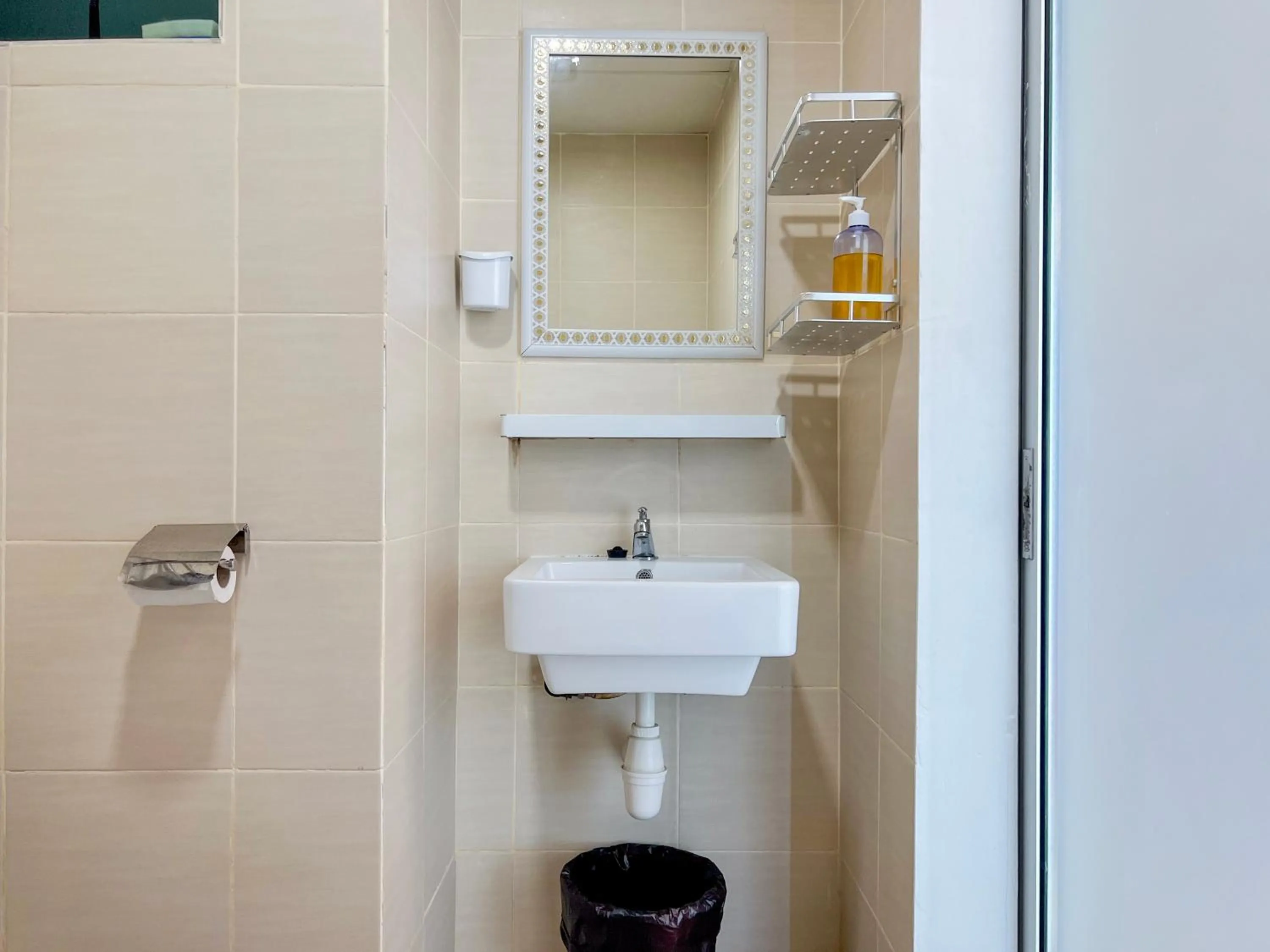 Hush Inn at ITCC Manhattan Suites