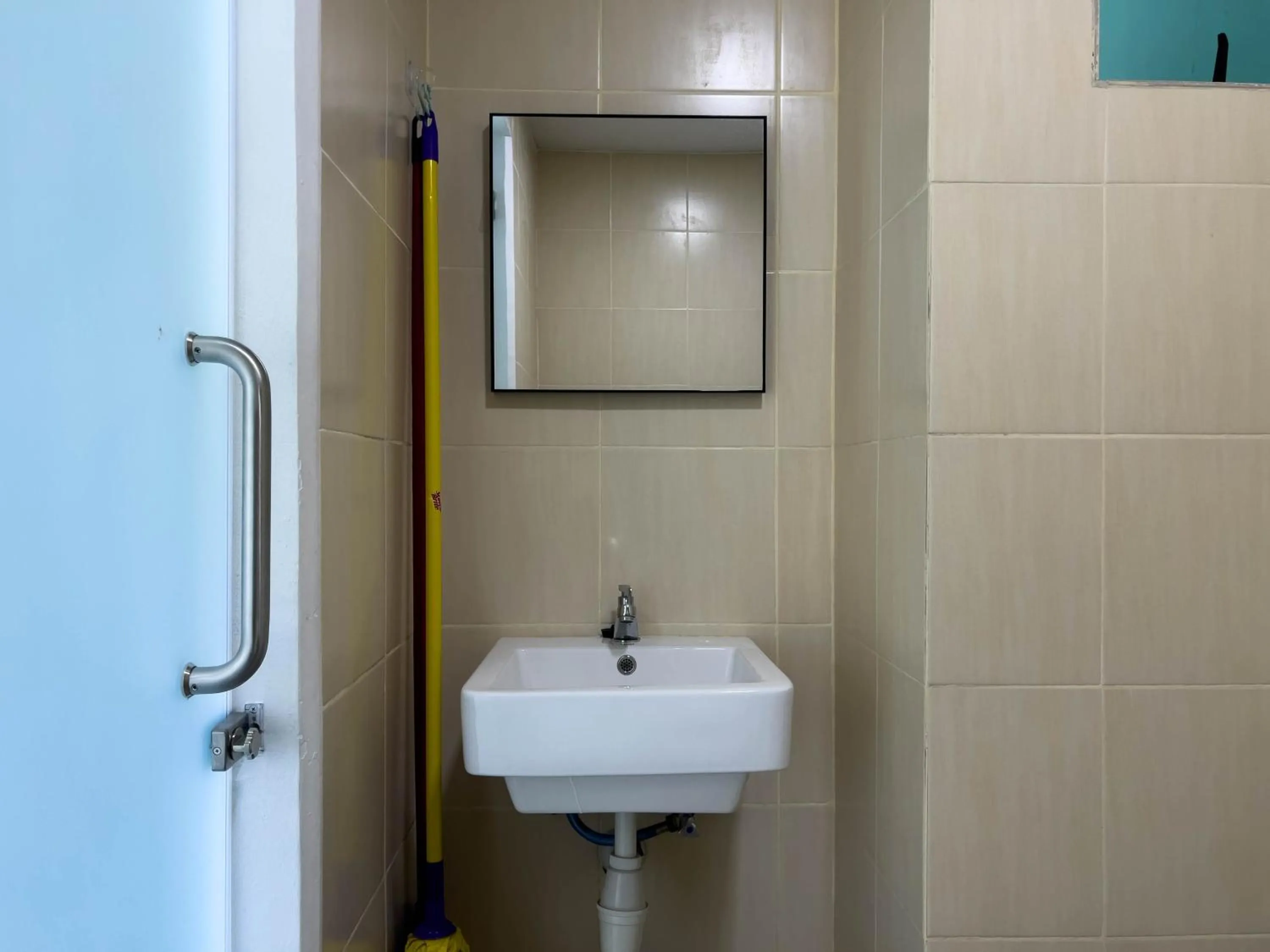 Hush Inn at ITCC Manhattan Suites