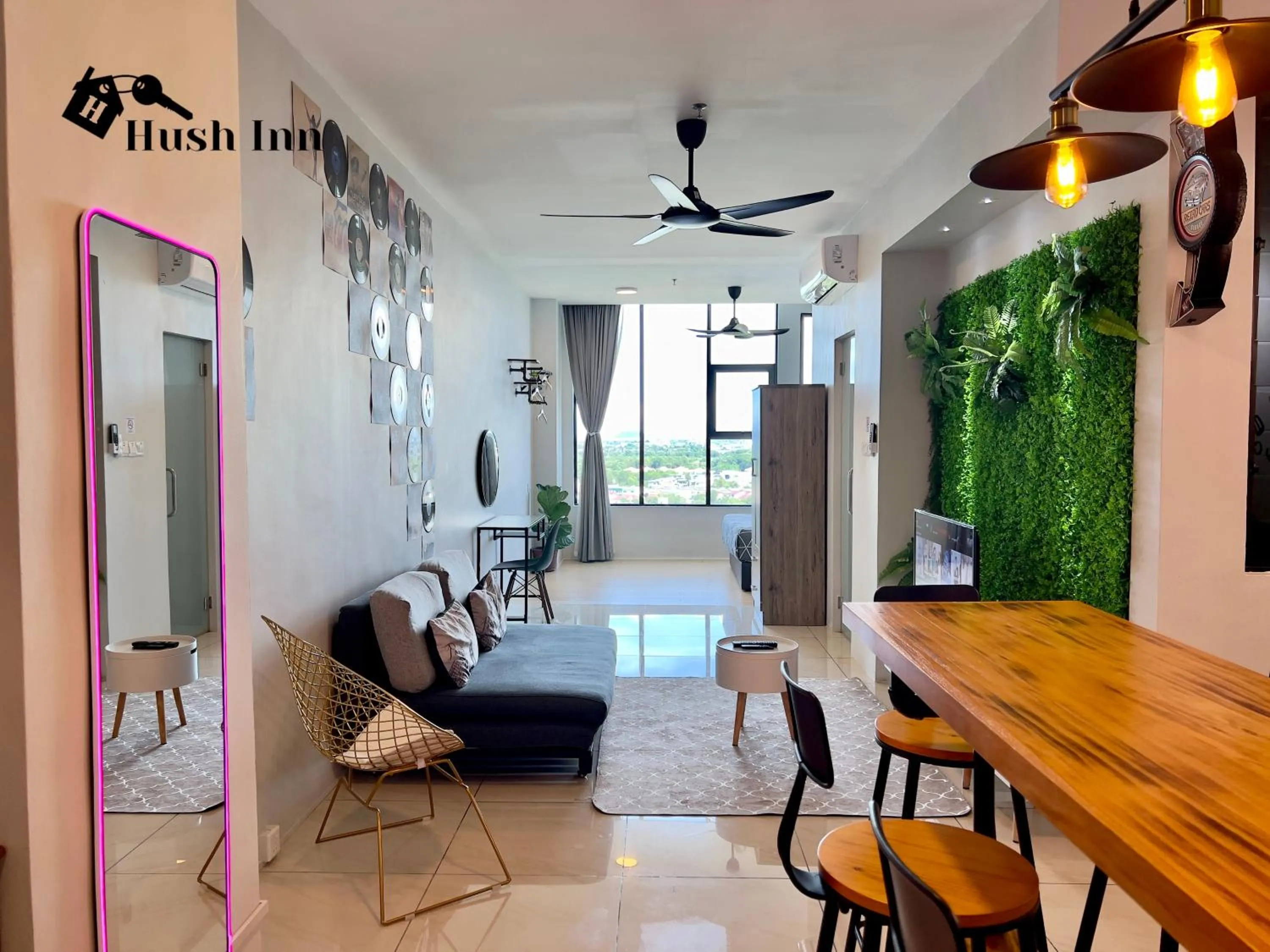 Living room in Hush Inn at ITCC Manhattan Suites