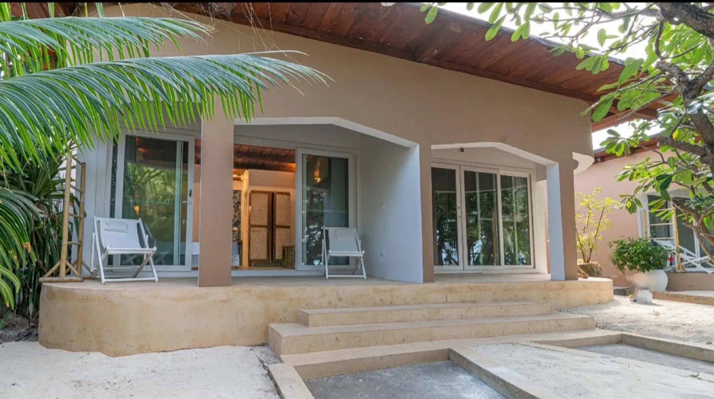 Deluxe Double Room in Coral Rocks Hotel & Restaurant Deluxe Double Room in Coral Rocks Hotel & Restaurant