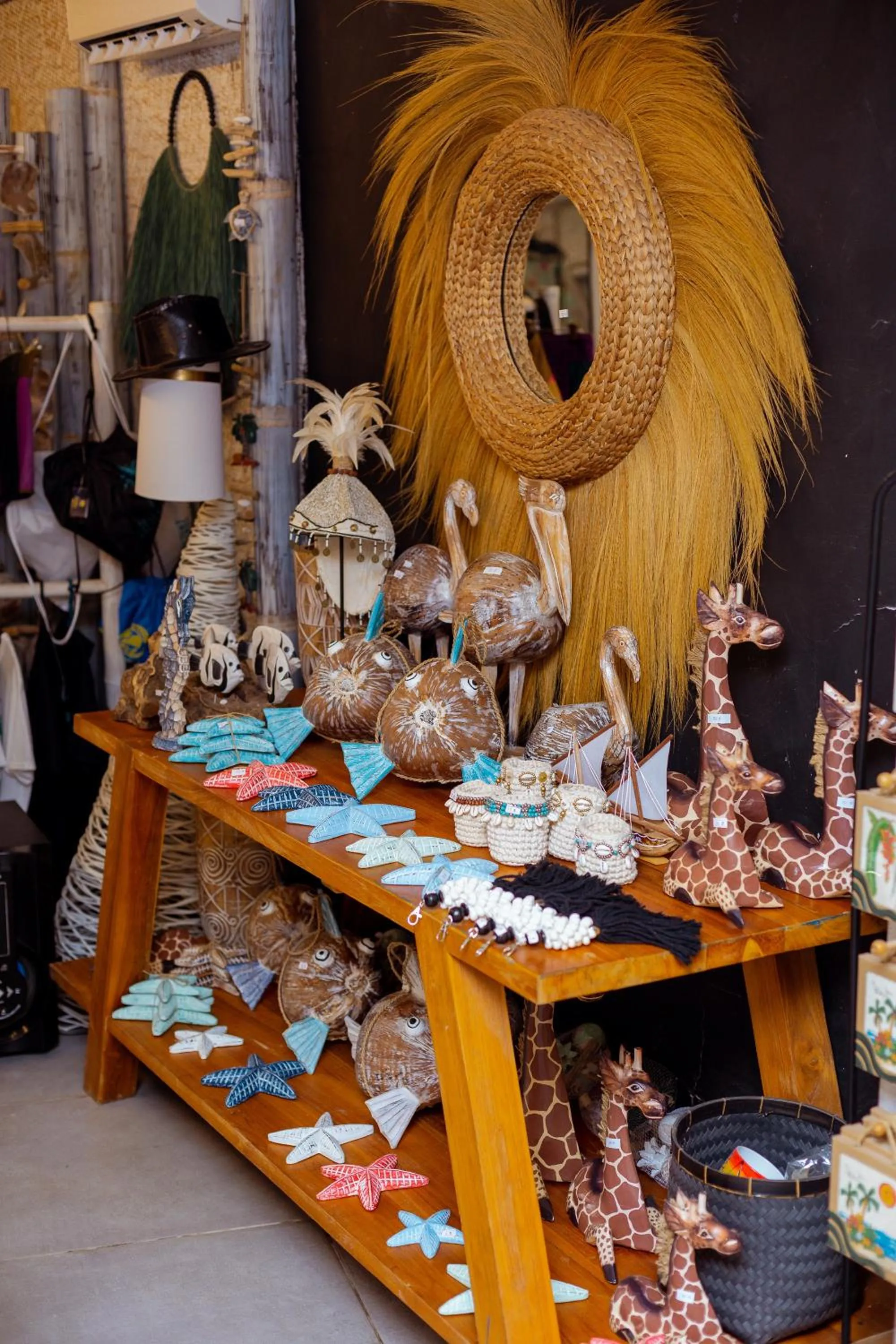 On-site shops in Coral Rocks Hotel & Restaurant