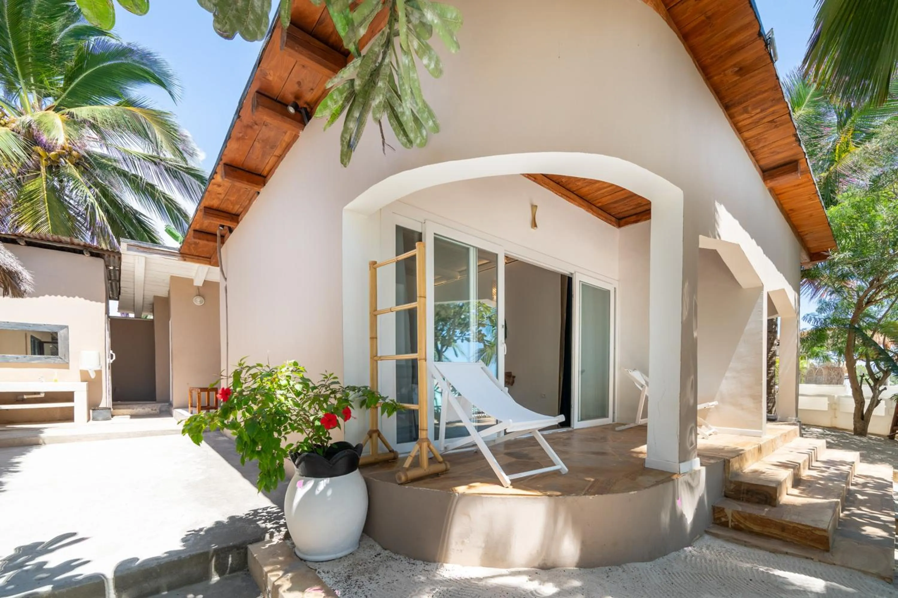 Patio in Coral Rocks Hotel & Restaurant