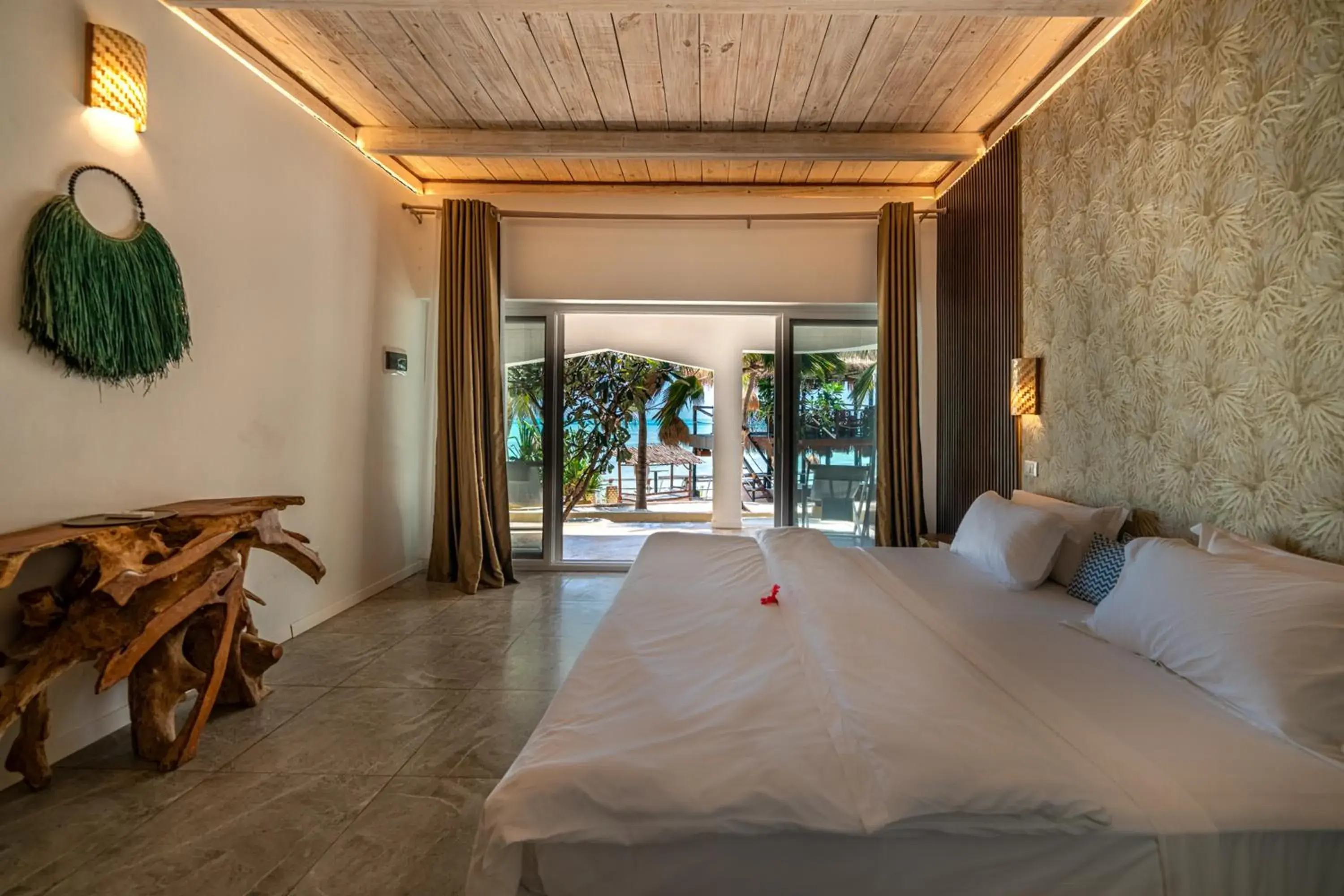 Superior Double Room with Sea View in Coral Rocks Hotel & Restaurant Superior Double Room with Sea View in Coral Rocks Hotel & Restaurant