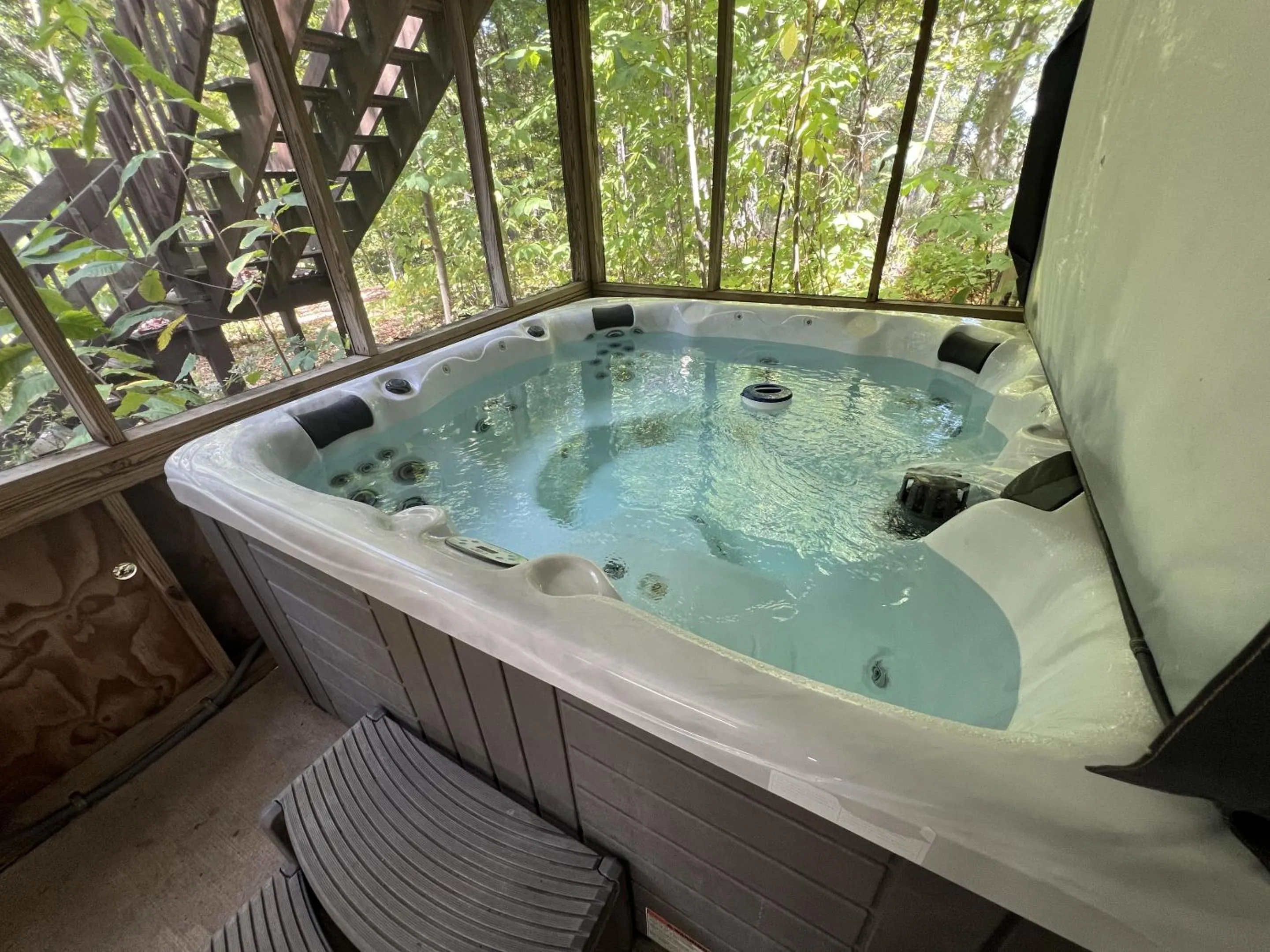 Hot Tub in Rock Stalls Lodge Hocking Hills