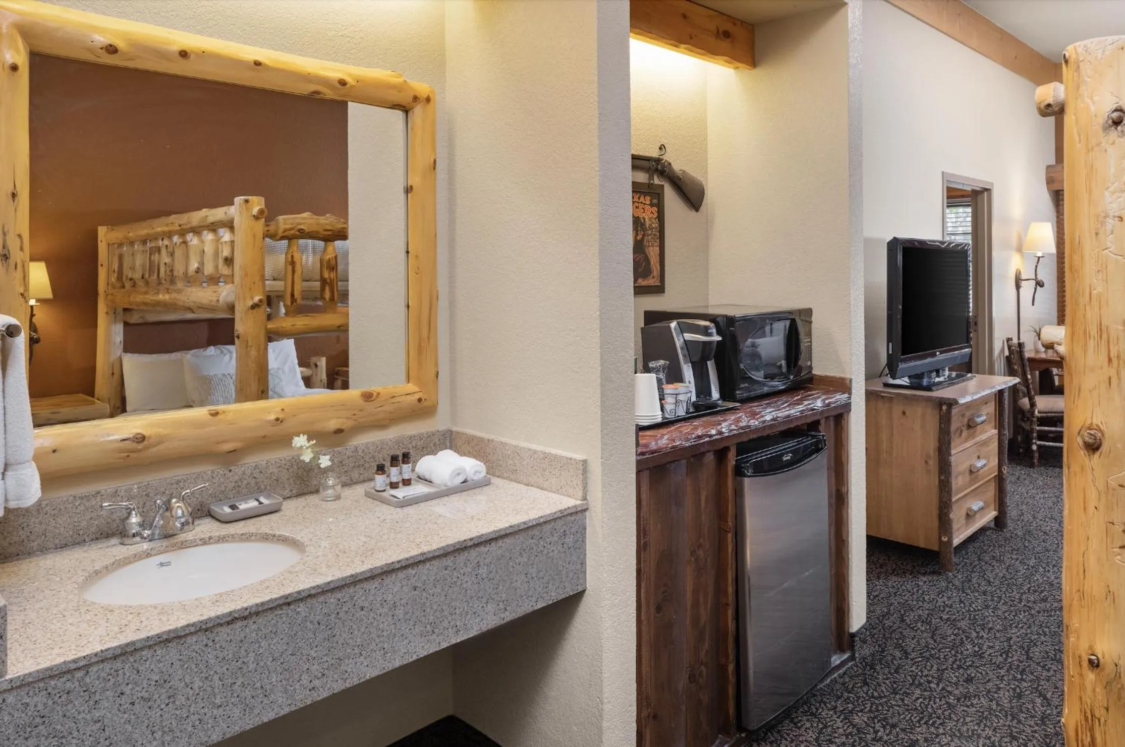 minibar in bantr Grand Hotel Wausau - Rothschild