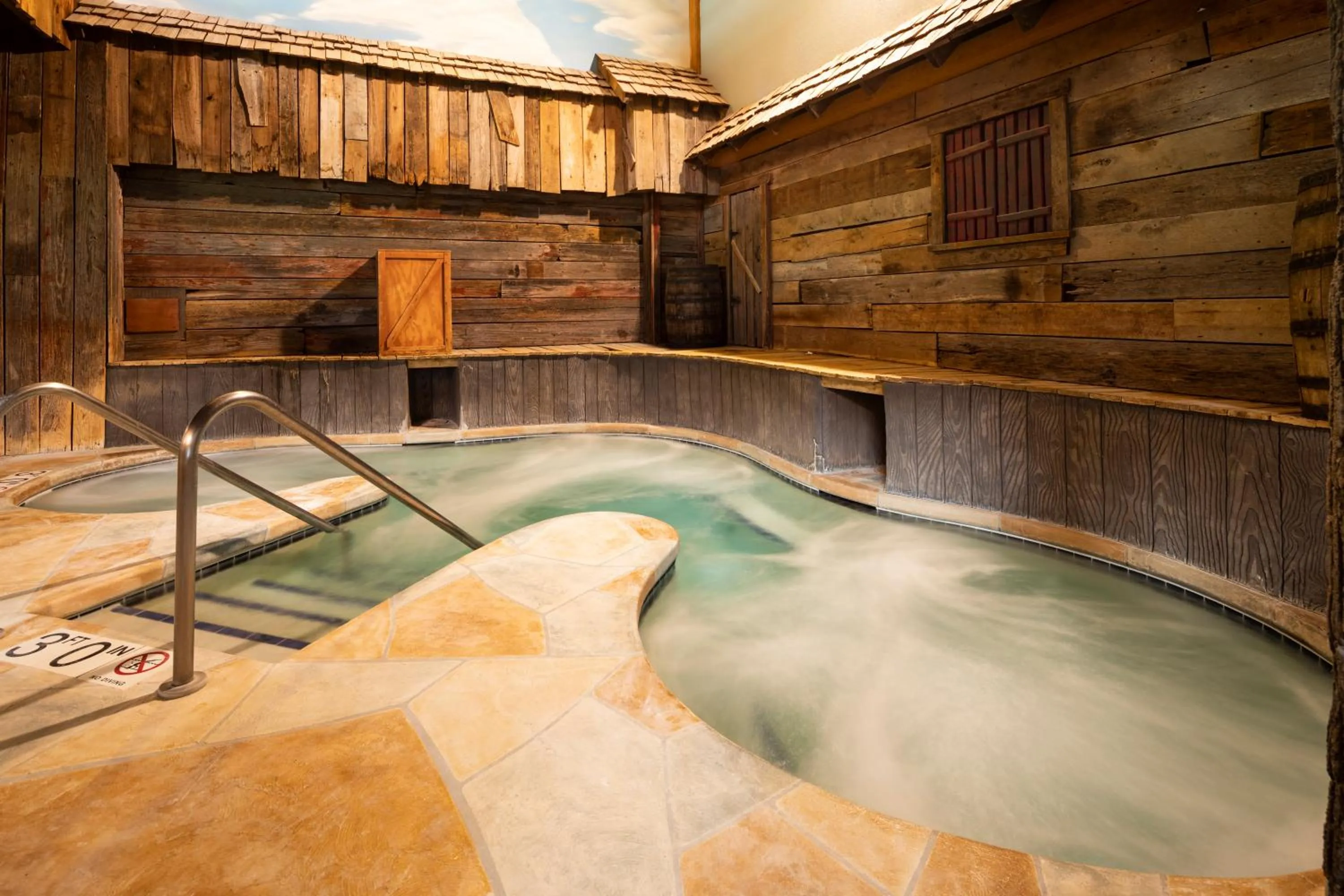 Swimming pool in bantr Grand Hotel Wausau - Rothschild