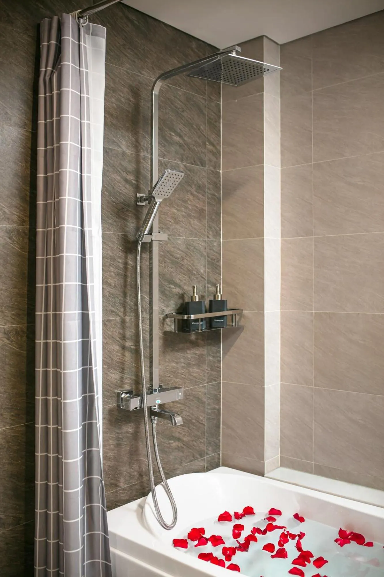 Bath in DeLaSol Sapa - Central Boutique Hotel