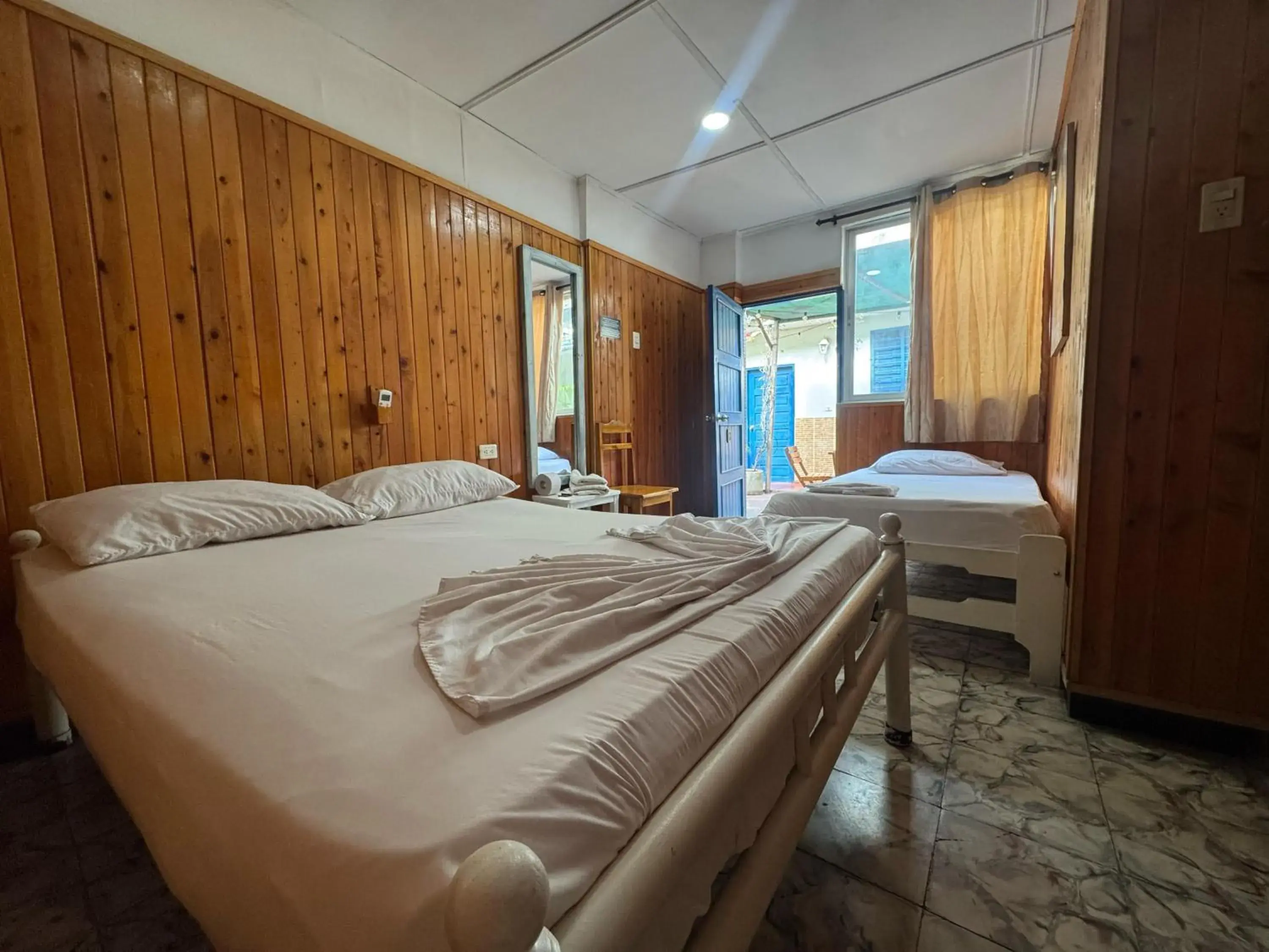 Twin Room with Private Bathroom - single occupancy in Hostal Luna Llena Getsemaní Twin Room with Private Bathroom - single occupancy in Hostal Luna Llena Getsemaní