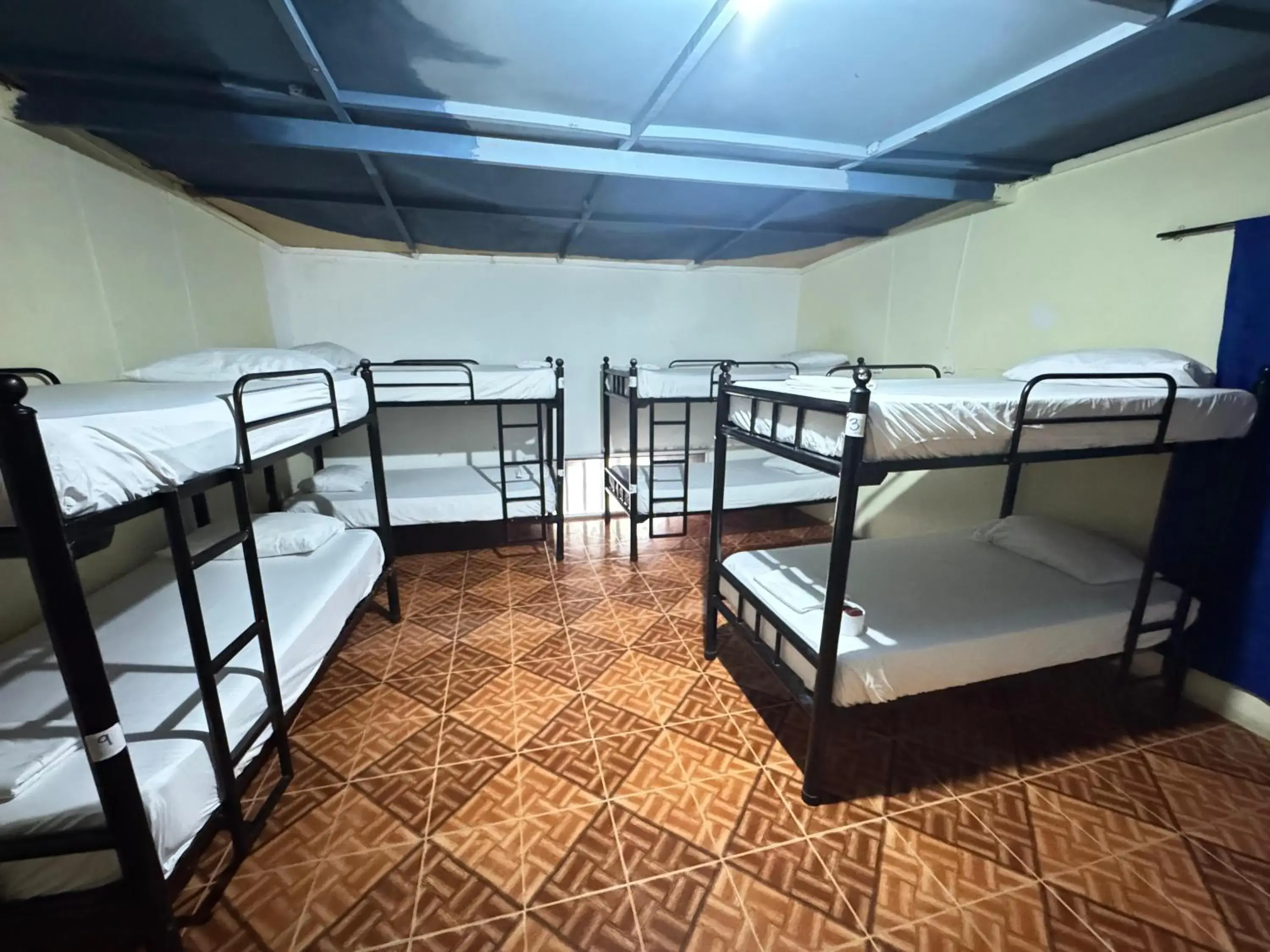 Bed in 8-Bed Mixed Dormitory Room in Hostal Luna Llena Getsemaní Bed in 8-Bed Mixed Dormitory Room in Hostal Luna Llena Getsemaní