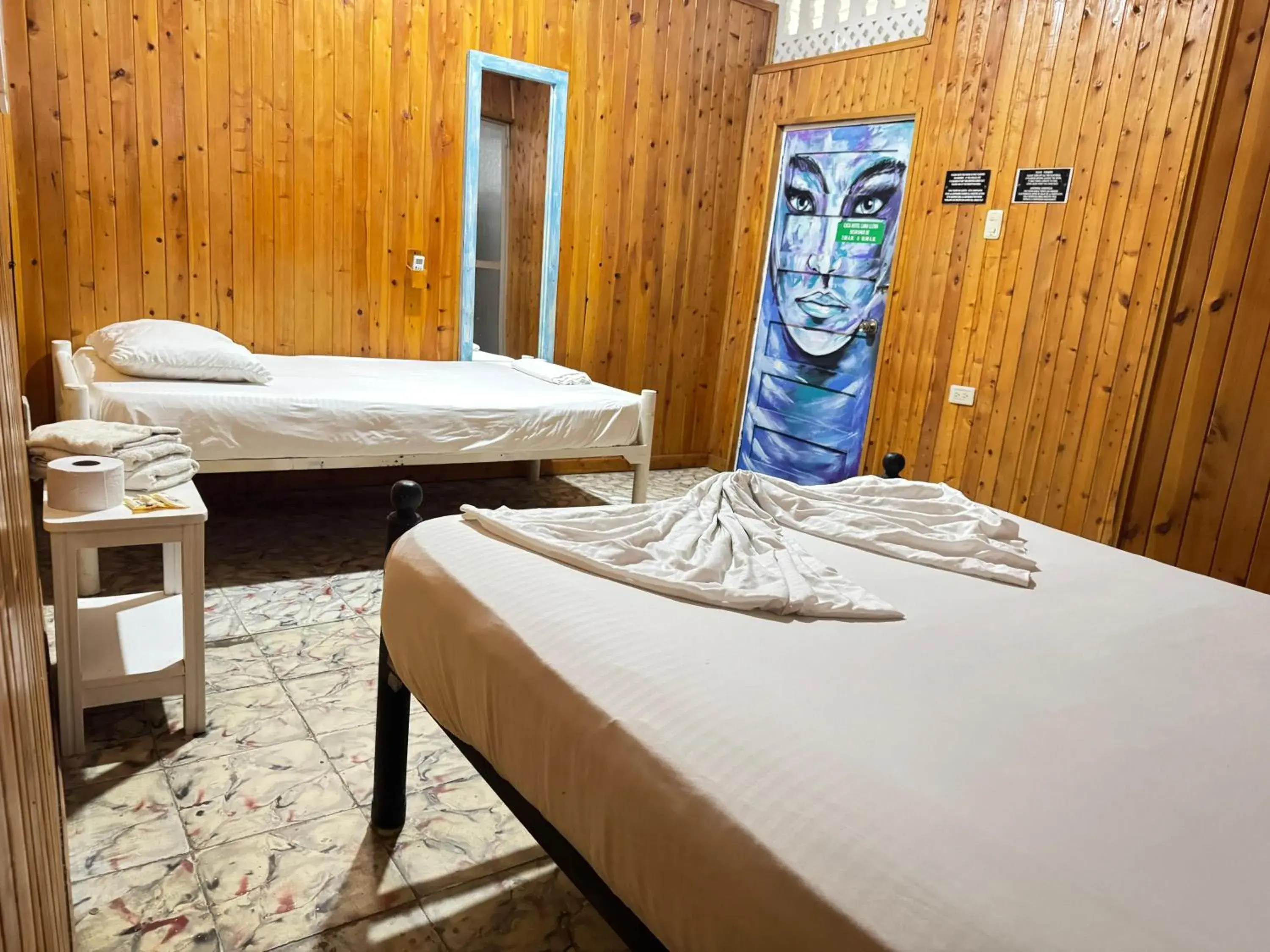 Twin Room - single occupancy in Hostal Luna Llena Getsemaní Twin Room - single occupancy in Hostal Luna Llena Getsemaní