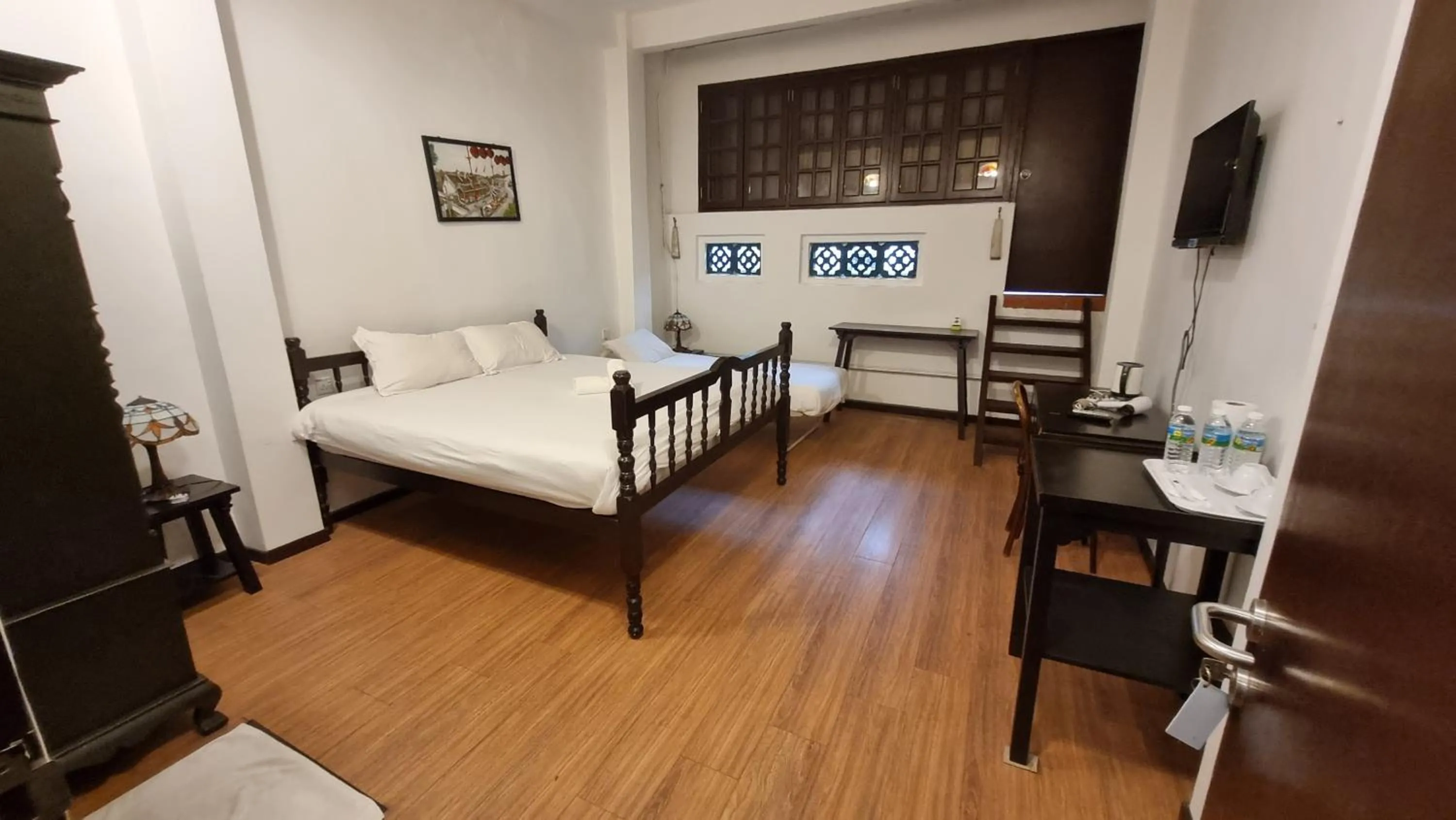 Photo of the whole room, Bed in Heeren By The River