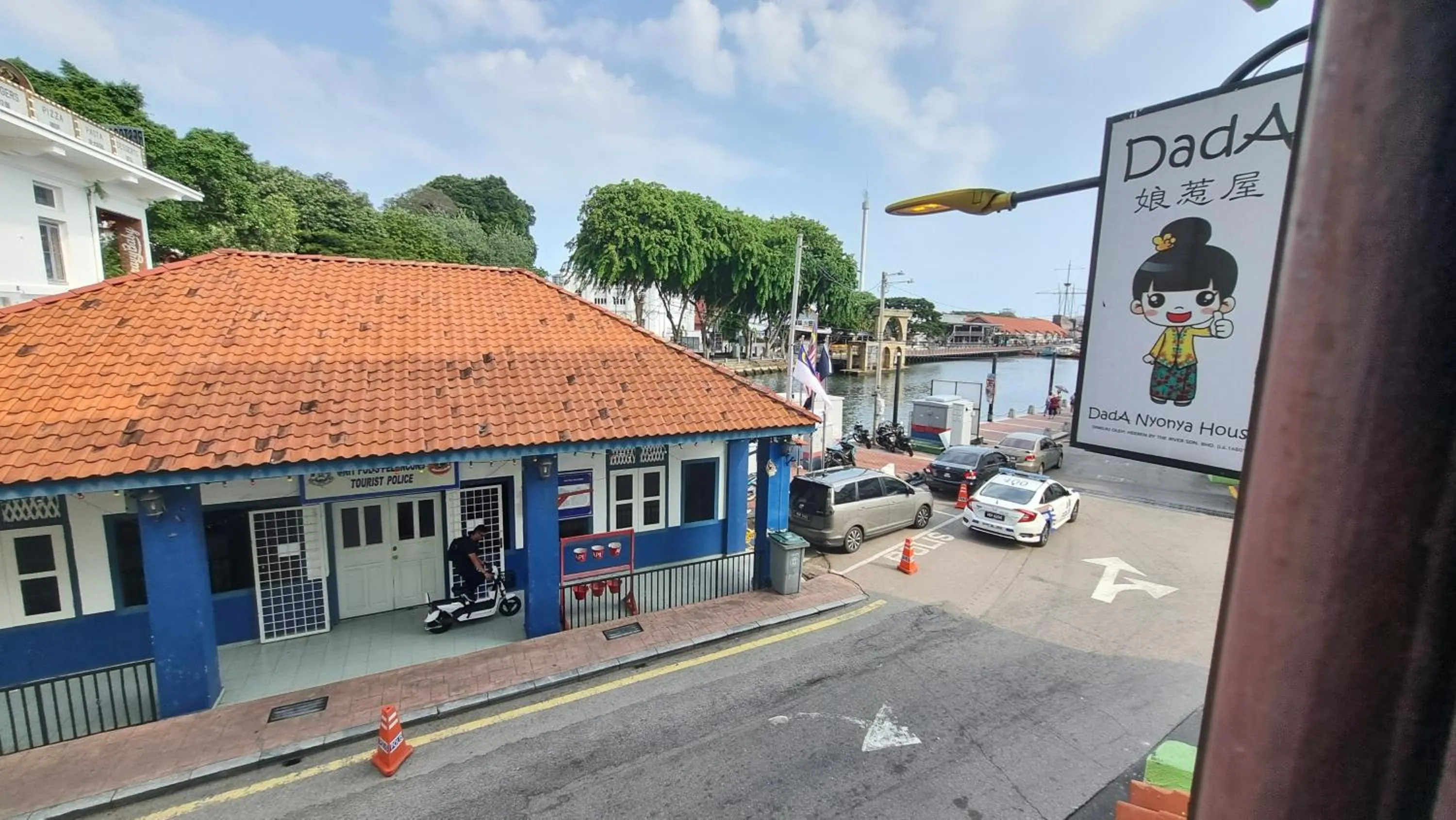 Street view in Heeren By The River