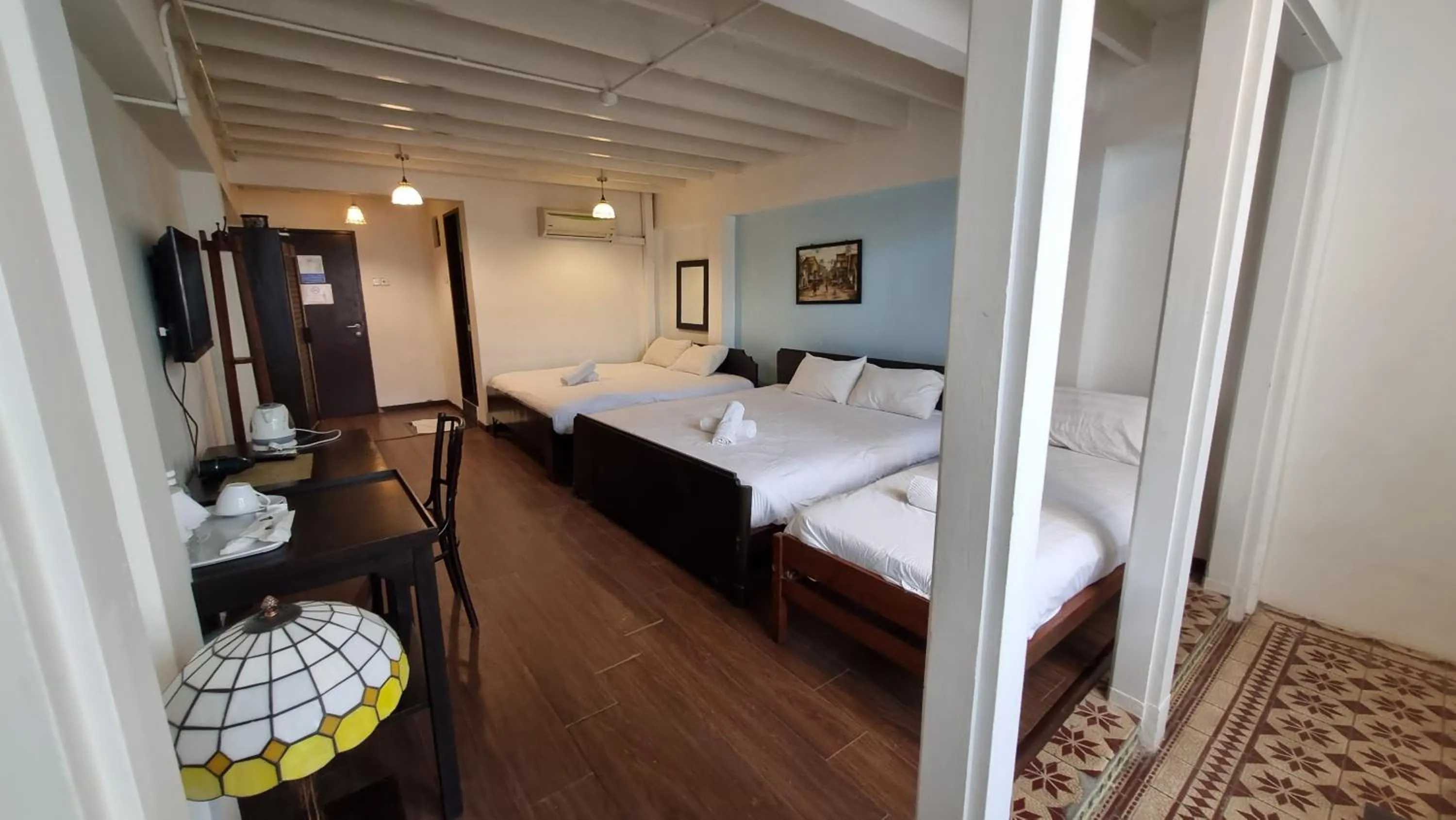 Photo of the whole room, Bed in Heeren By The River