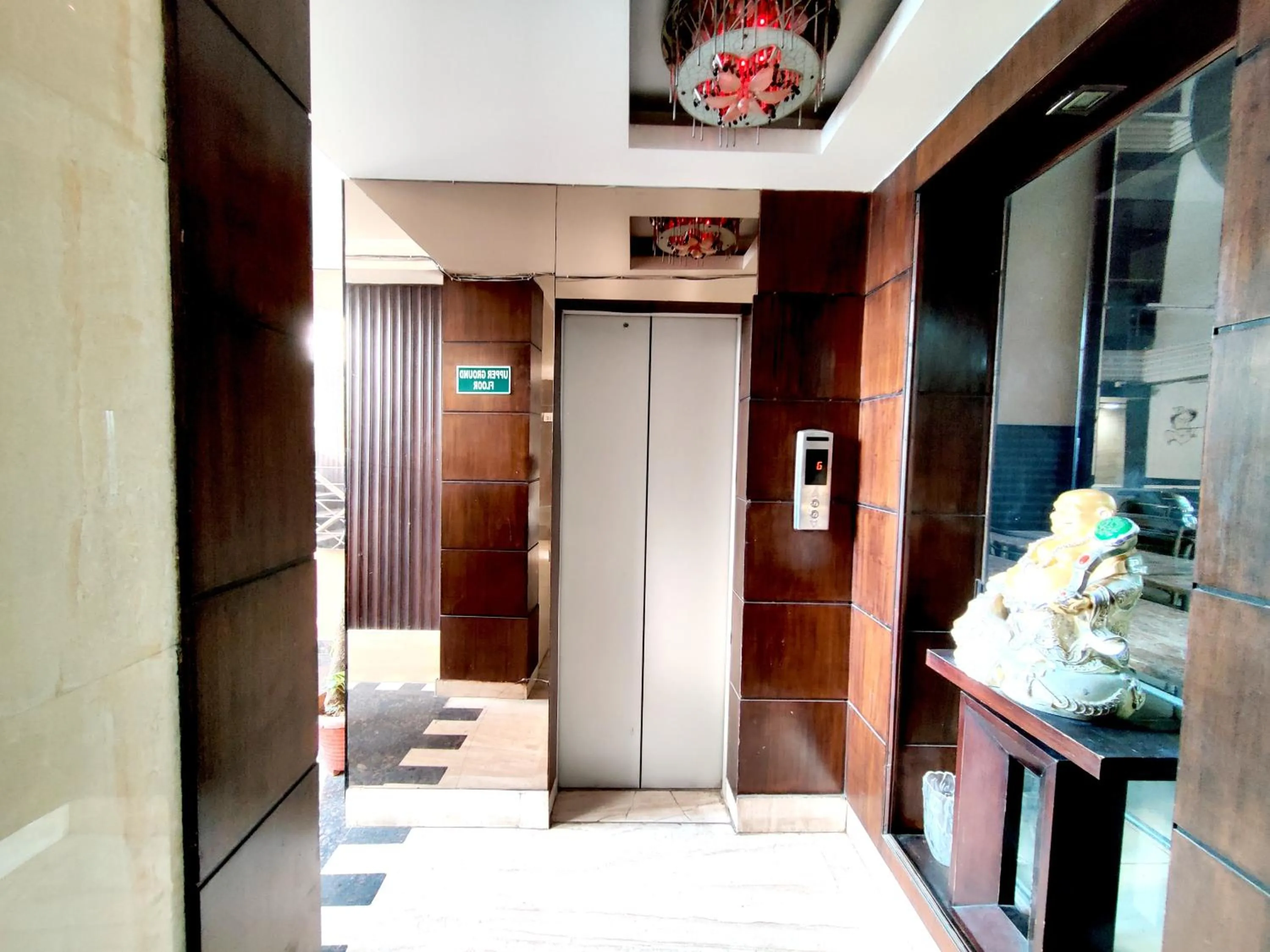 elevator in Hotel Delhi Pride, Karol Bagh