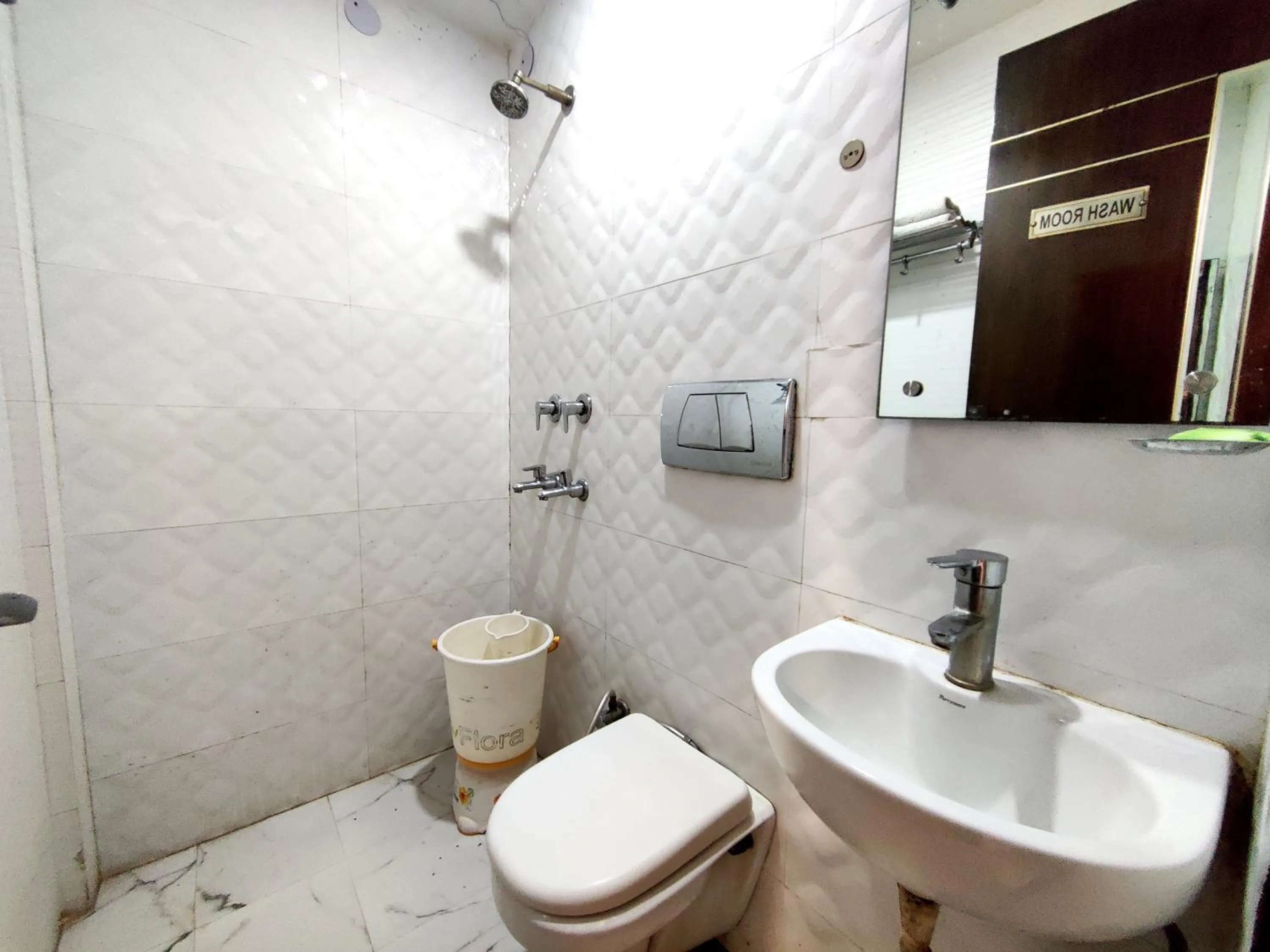 Bathroom in Hotel Delhi Pride, Karol Bagh