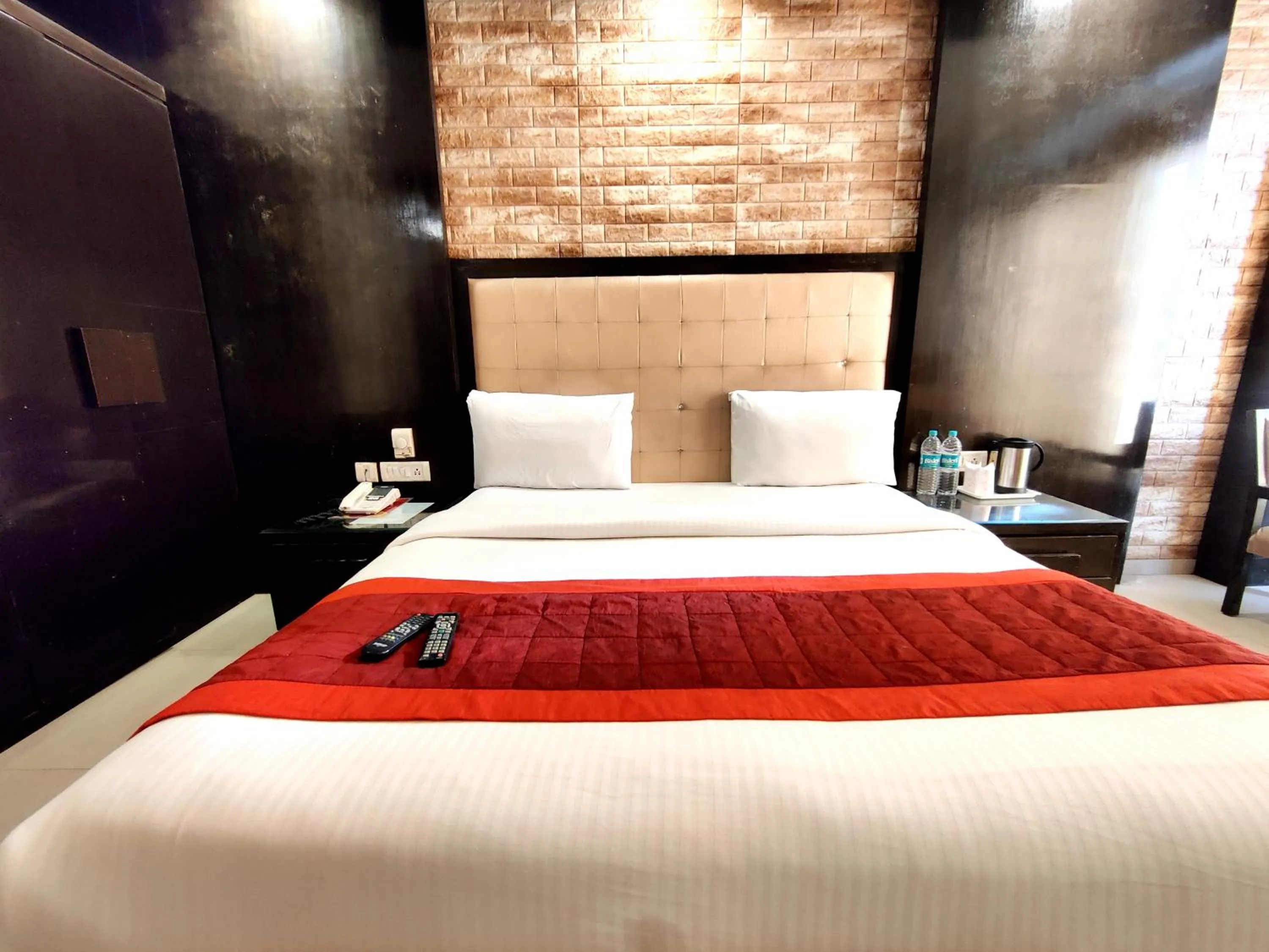 Bed in Hotel Delhi Pride, Karol Bagh