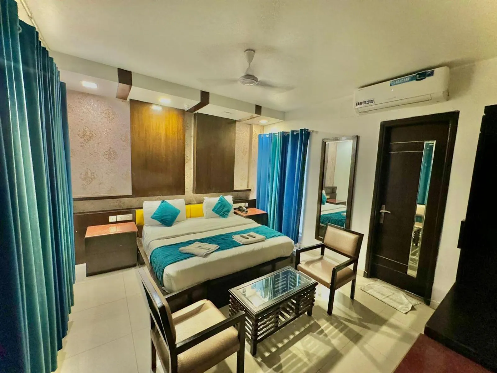 Bed in Hotel Delhi Pride, Karol Bagh