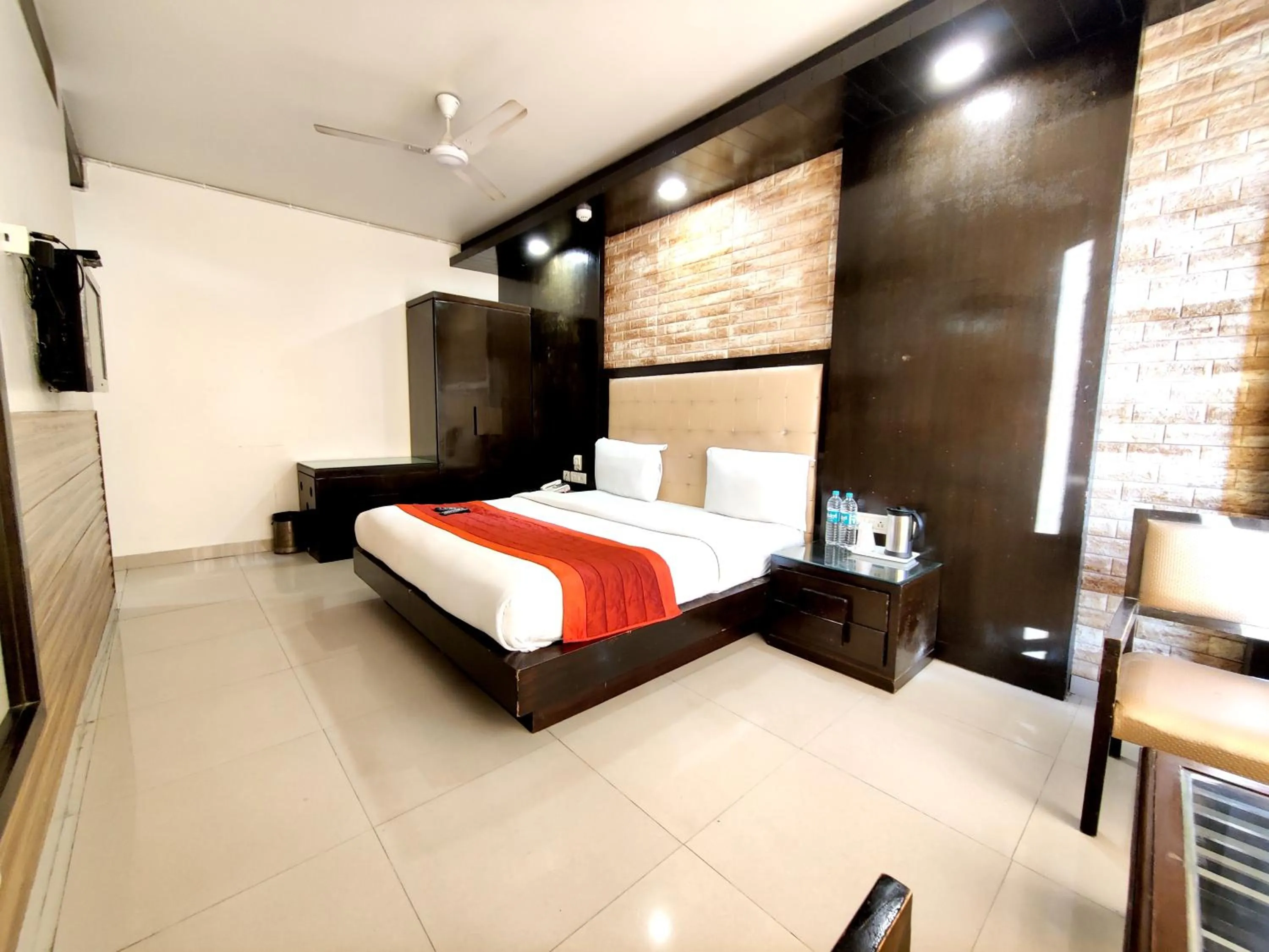 Bed in Hotel Delhi Pride, Karol Bagh