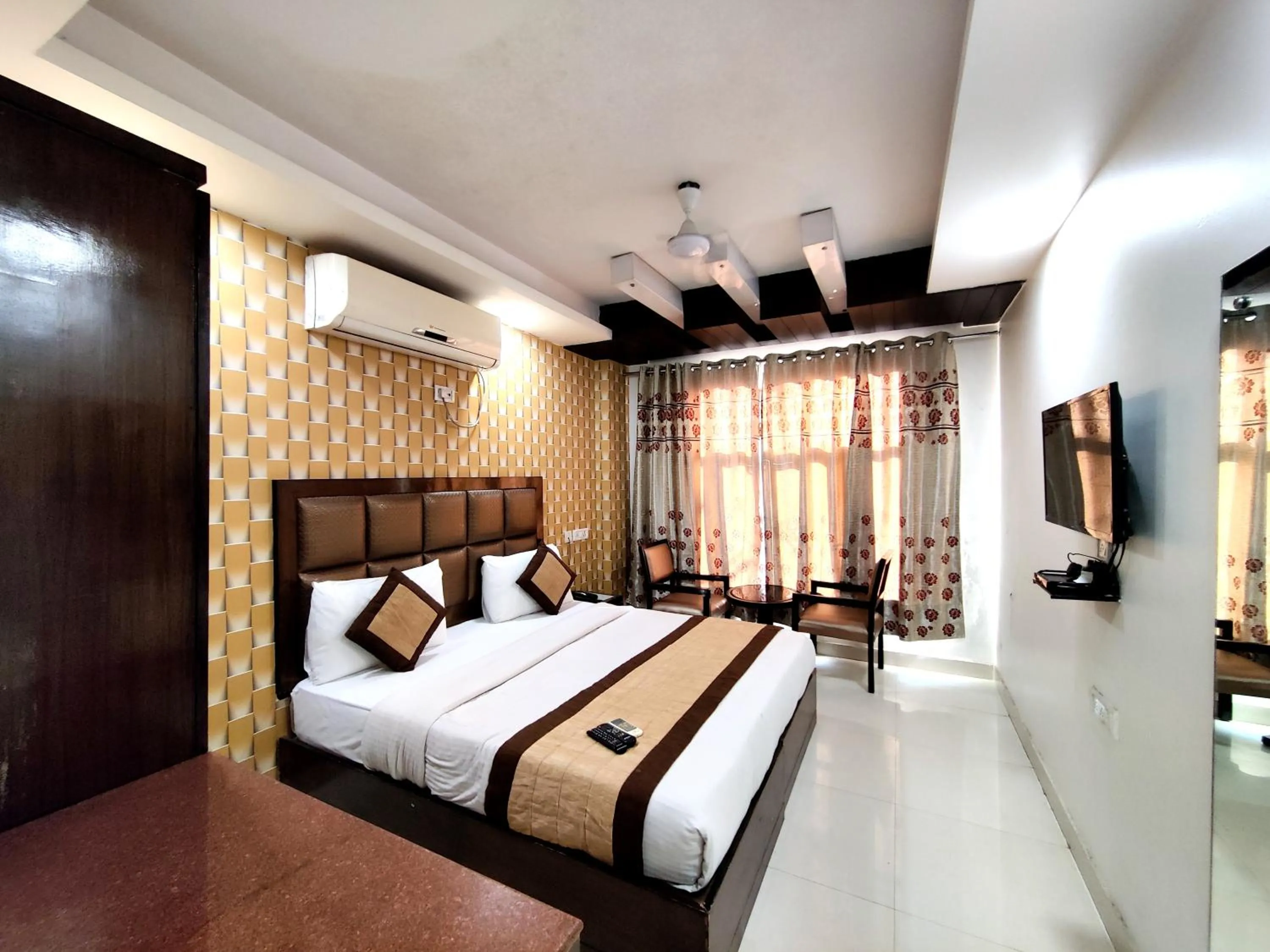 Bed in Hotel Delhi Pride, Karol Bagh
