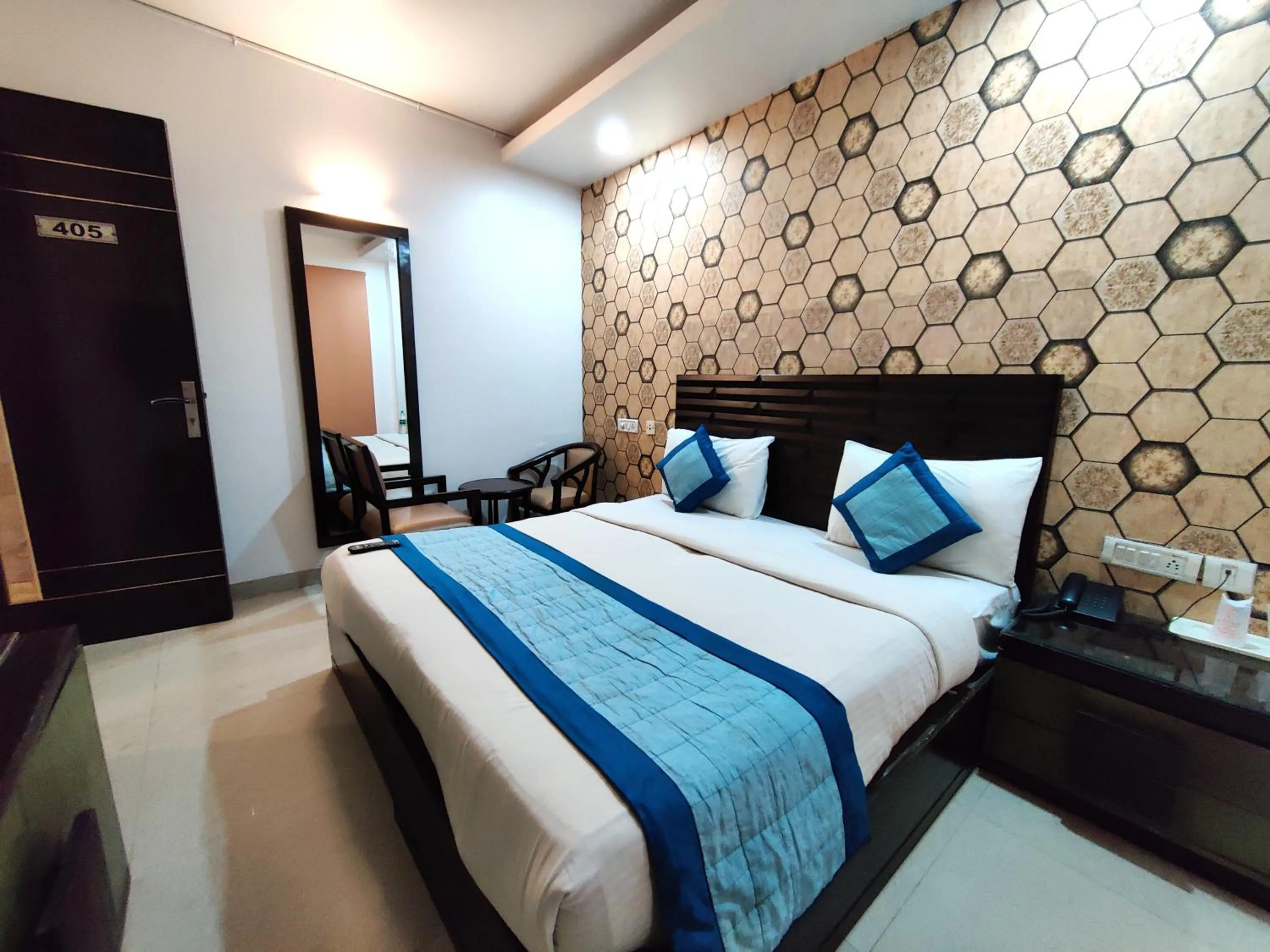 Bed in Hotel Delhi Pride, Karol Bagh