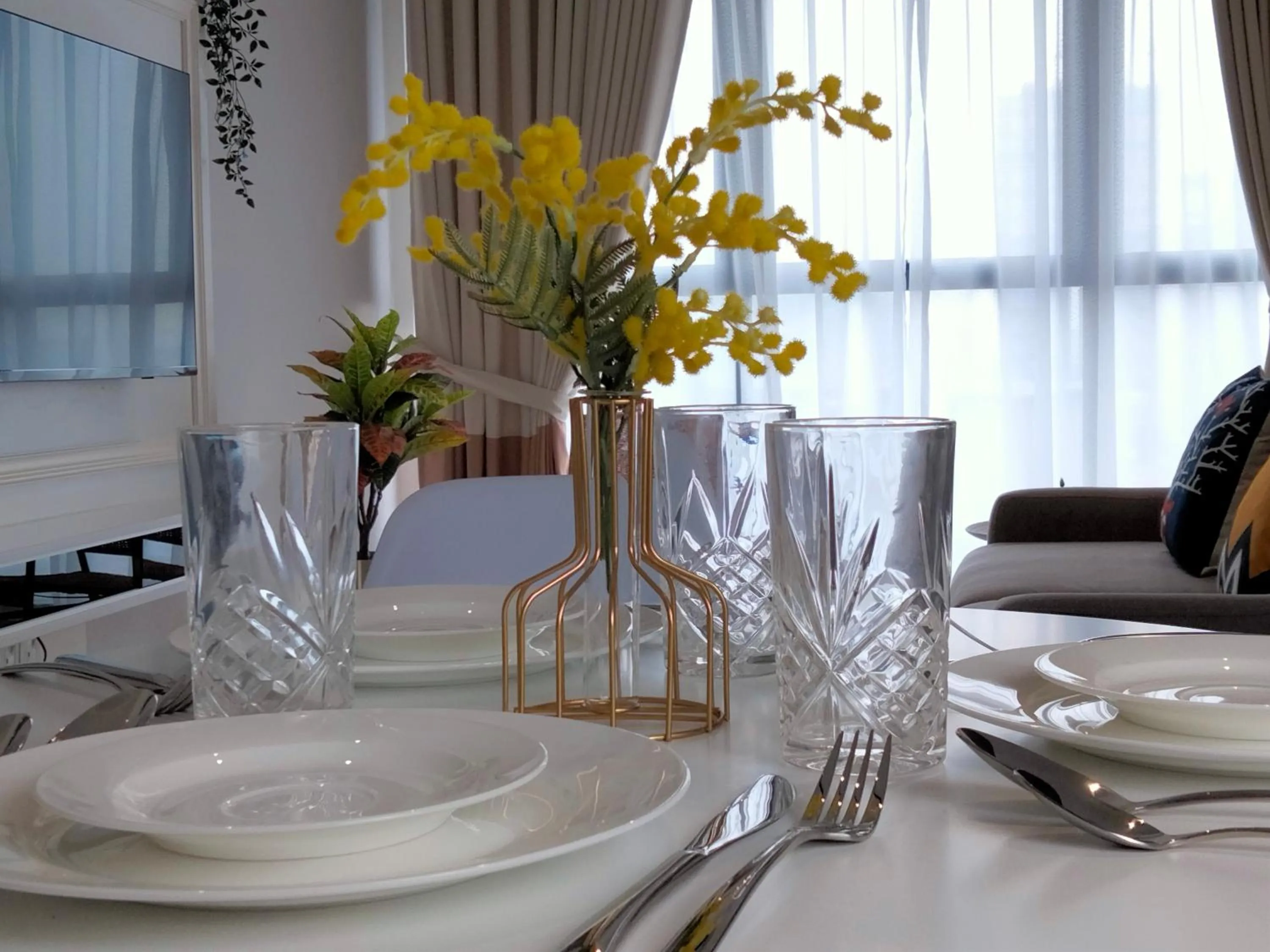 Dining area in Continew Residence by HomeBrickz