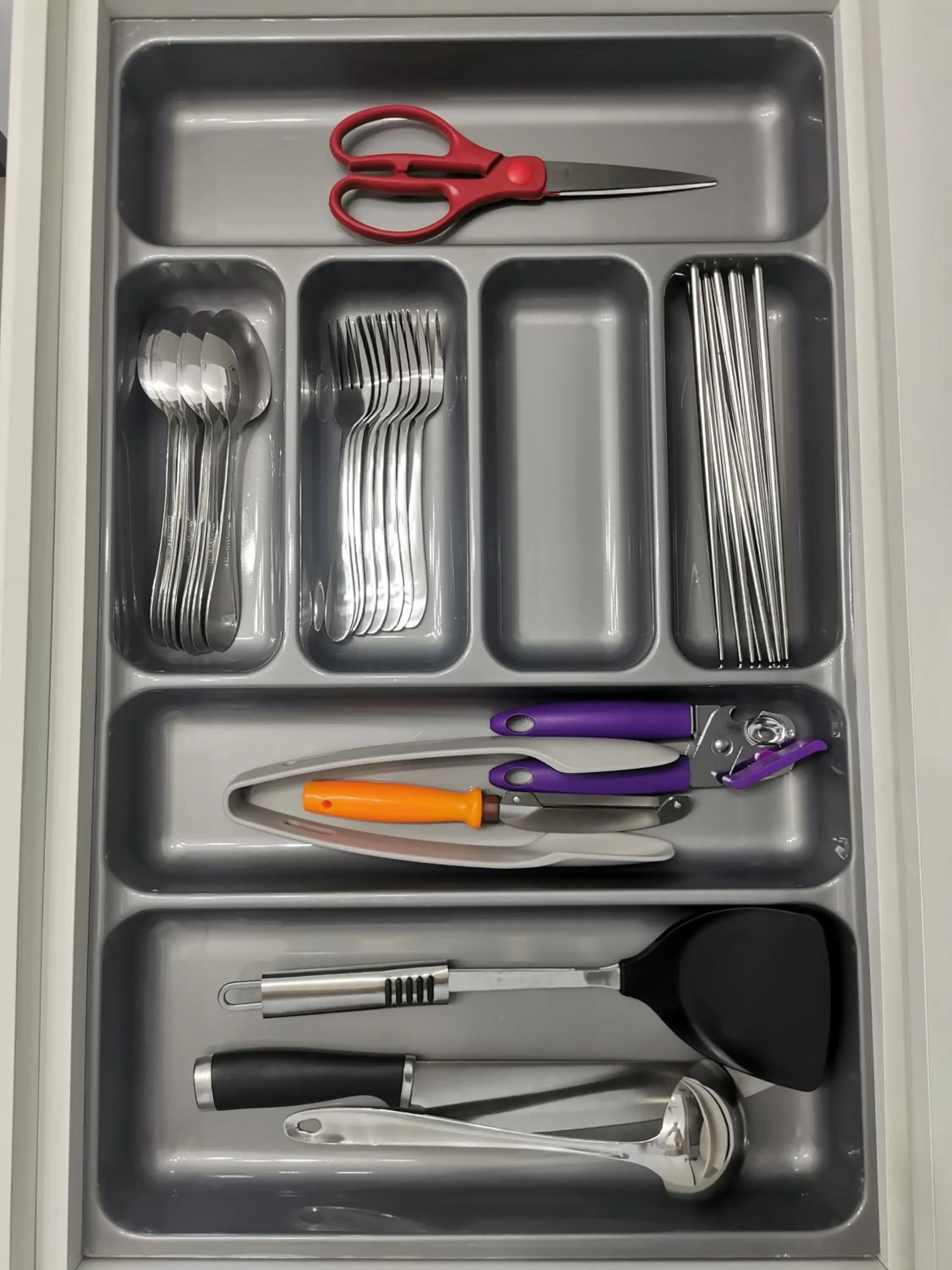 Kitchen or kitchenette in Continew Residence by HomeBrickz