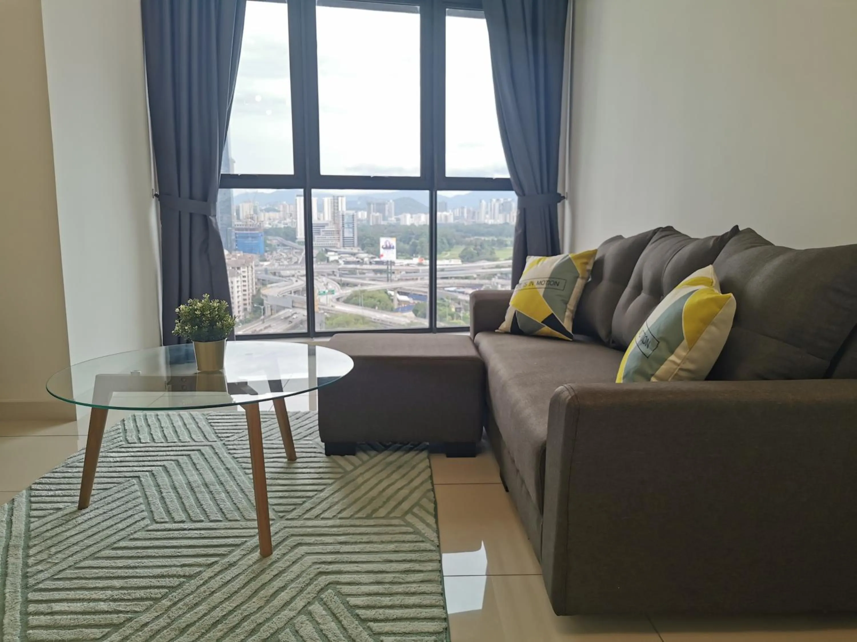 Living room in Continew Residence by HomeBrickz