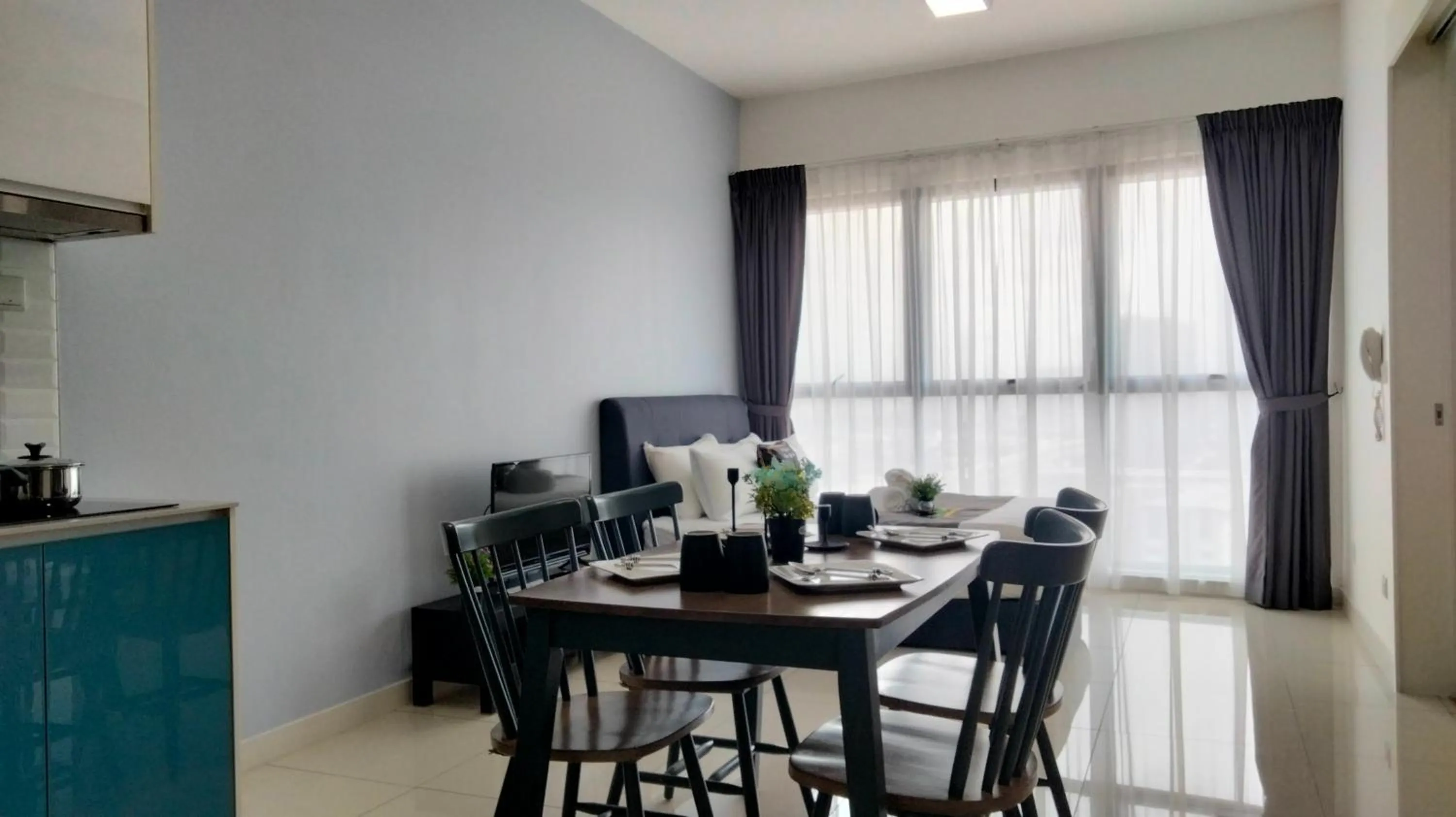 TV and multimedia in Continew Residence by HomeBrickz