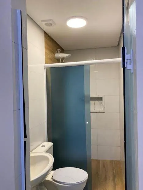 Bathroom in Hotel Ellos - Estacionamento e Café da Manhã Incluso