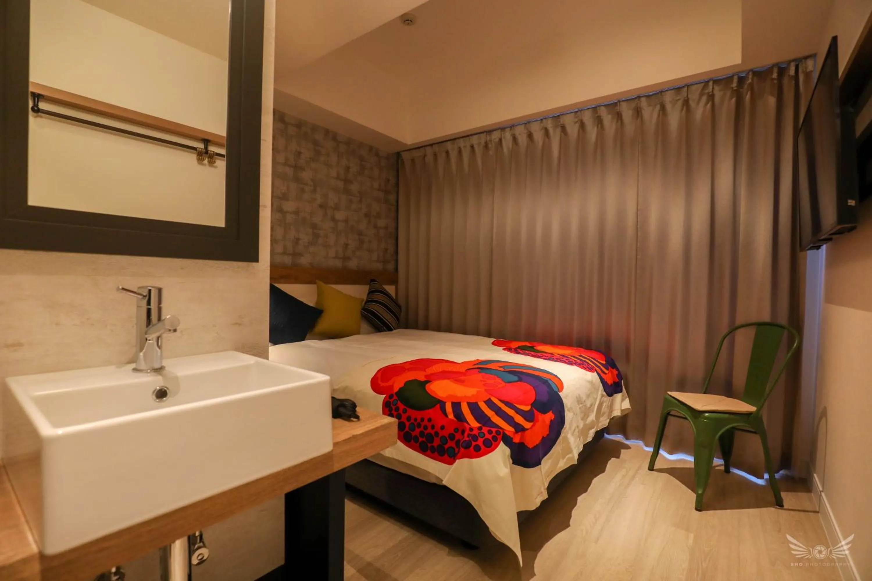 Bed in FFFFFF Hotel エフホテル