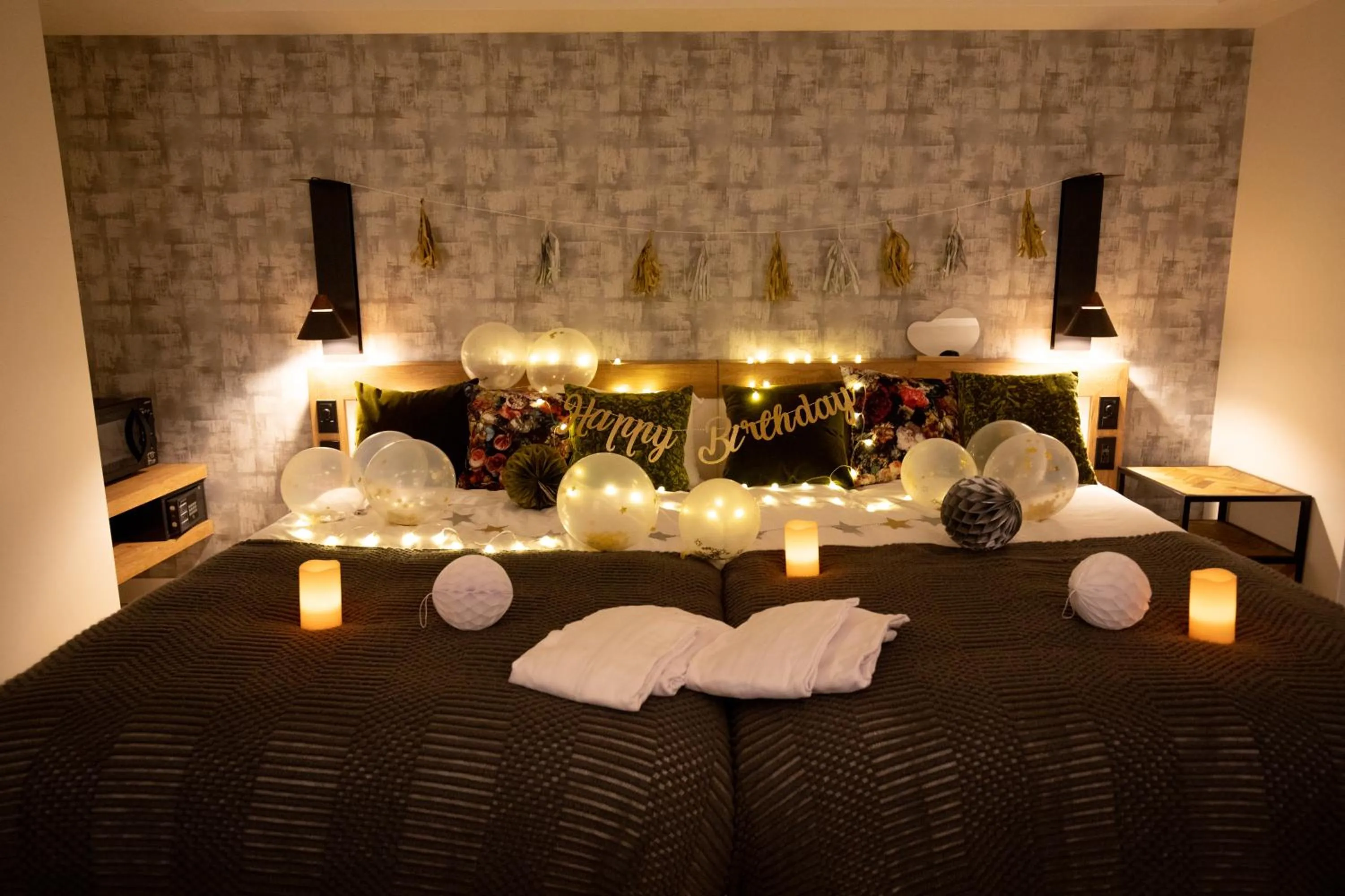 Bed in FFFFFF Hotel エフホテル