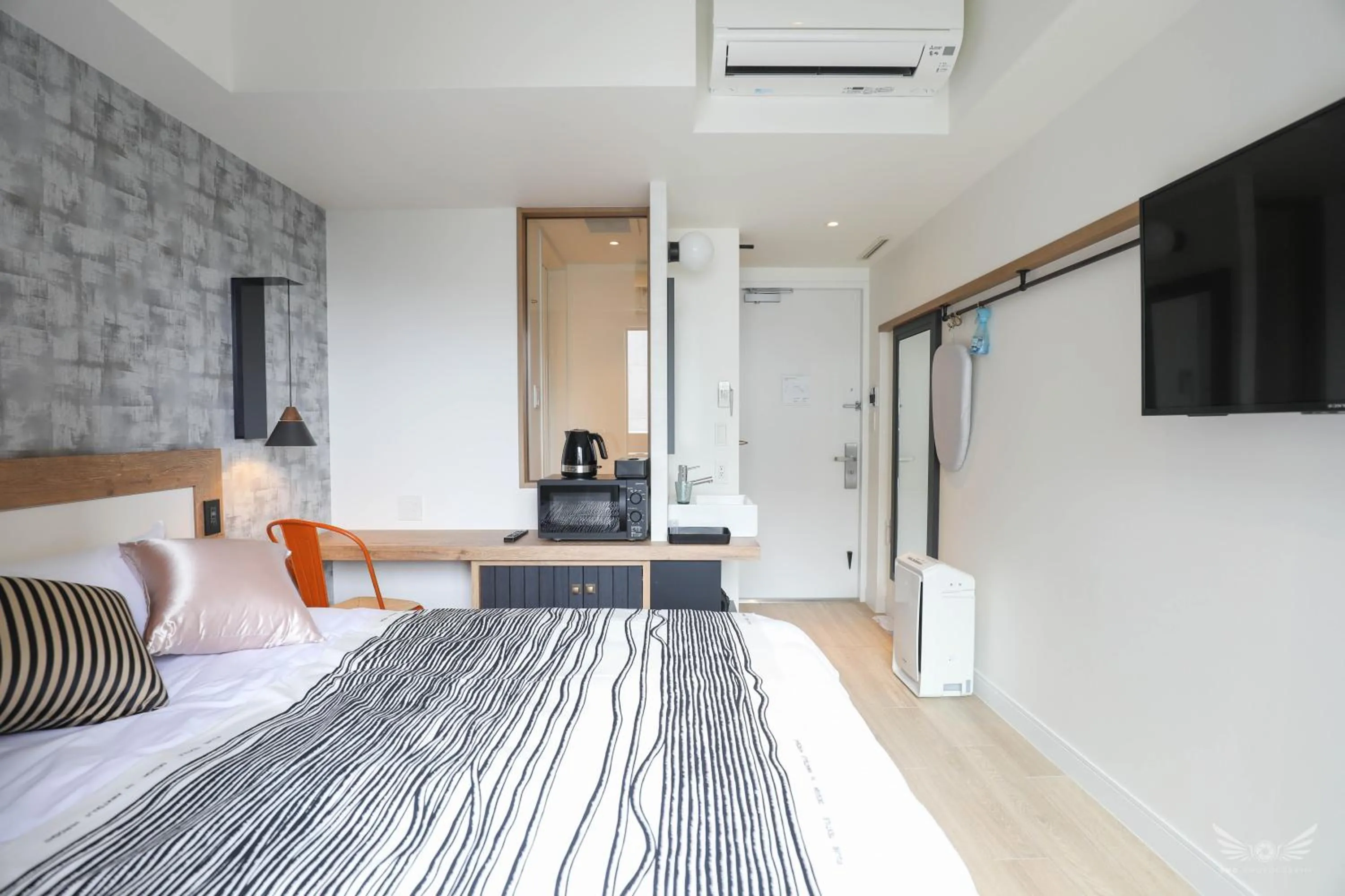 Bed in FFFFFF Hotel エフホテル