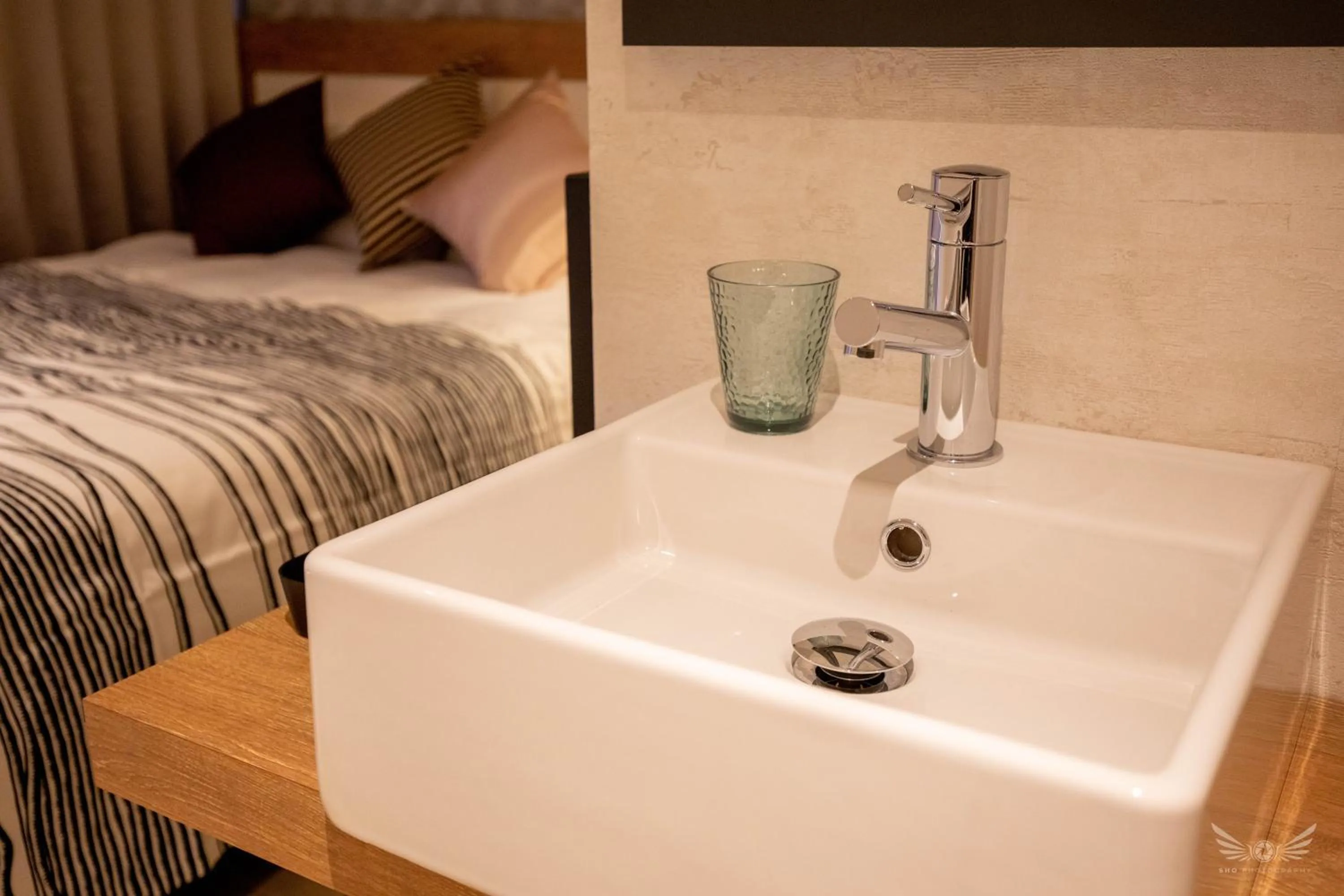 Bed in FFFFFF Hotel エフホテル