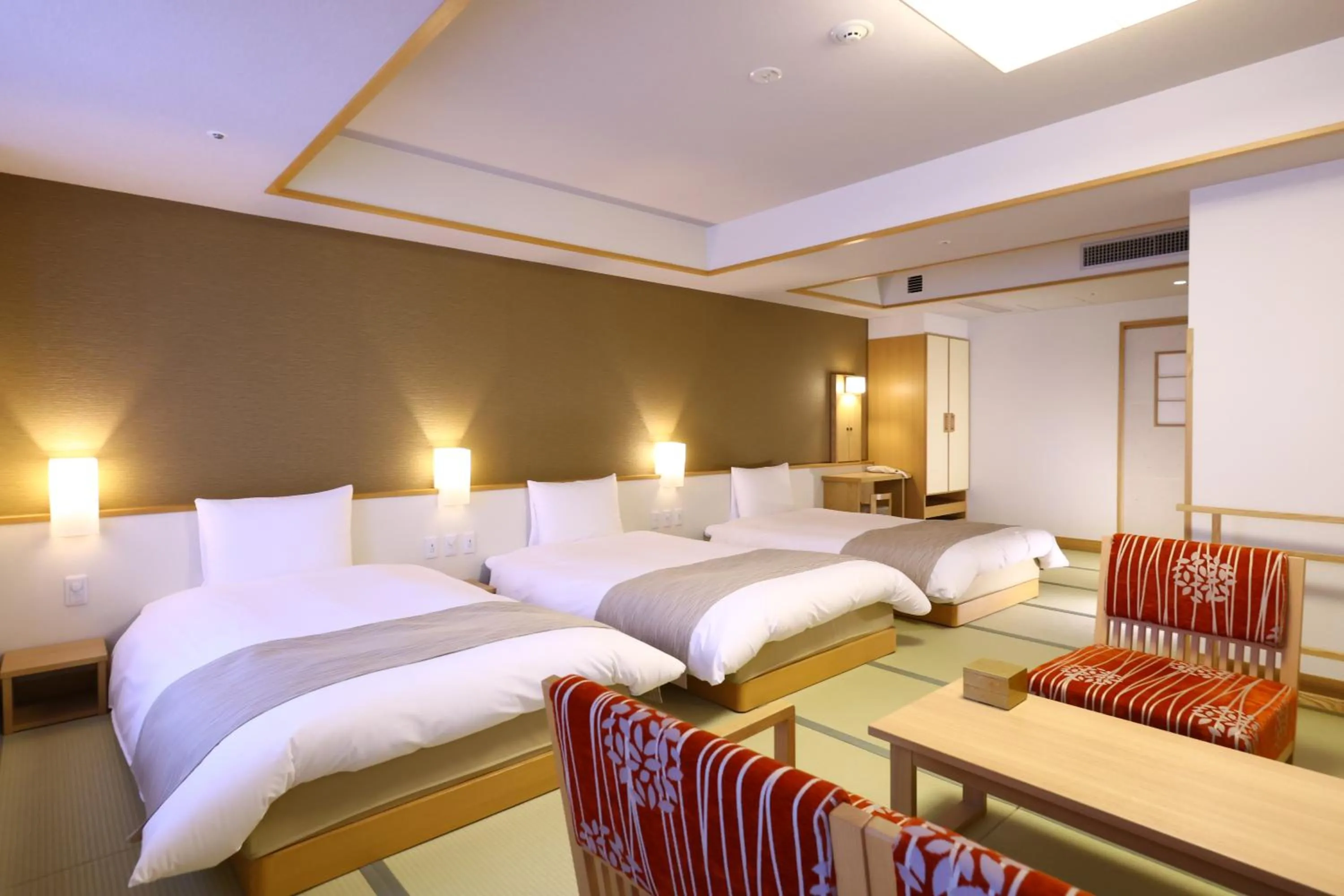 Photo of the whole room, Bed in Oyado Tsukiyo no Usagi